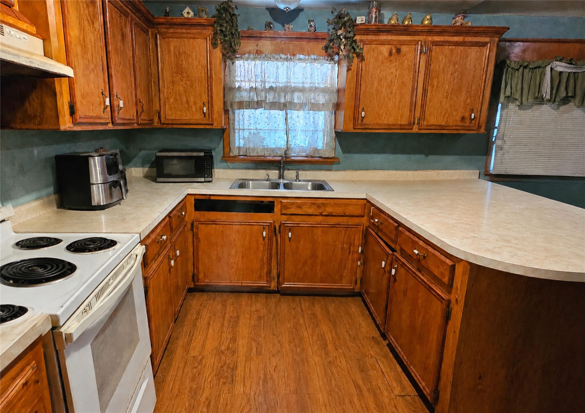 202 Trinity Road, Dayton, TX 77535 — photo 2