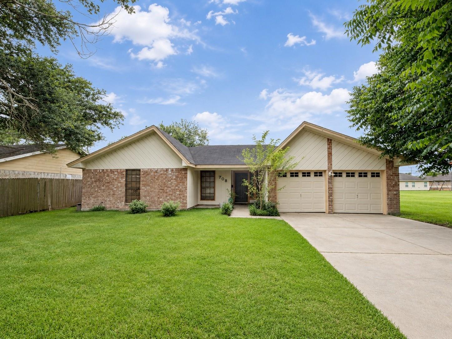708 Shady Lane — photo