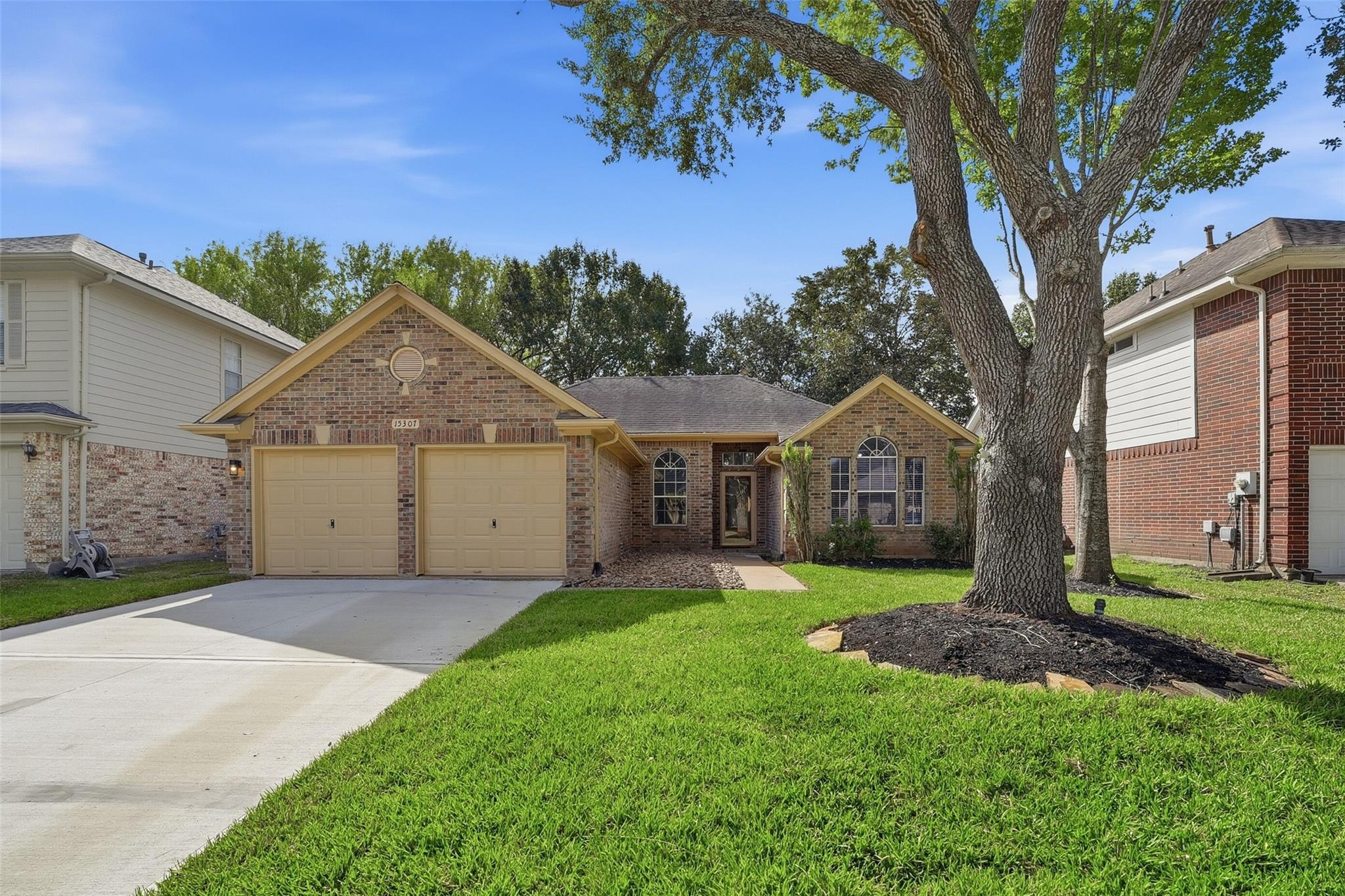 15307 Inks Lake Drive — photo