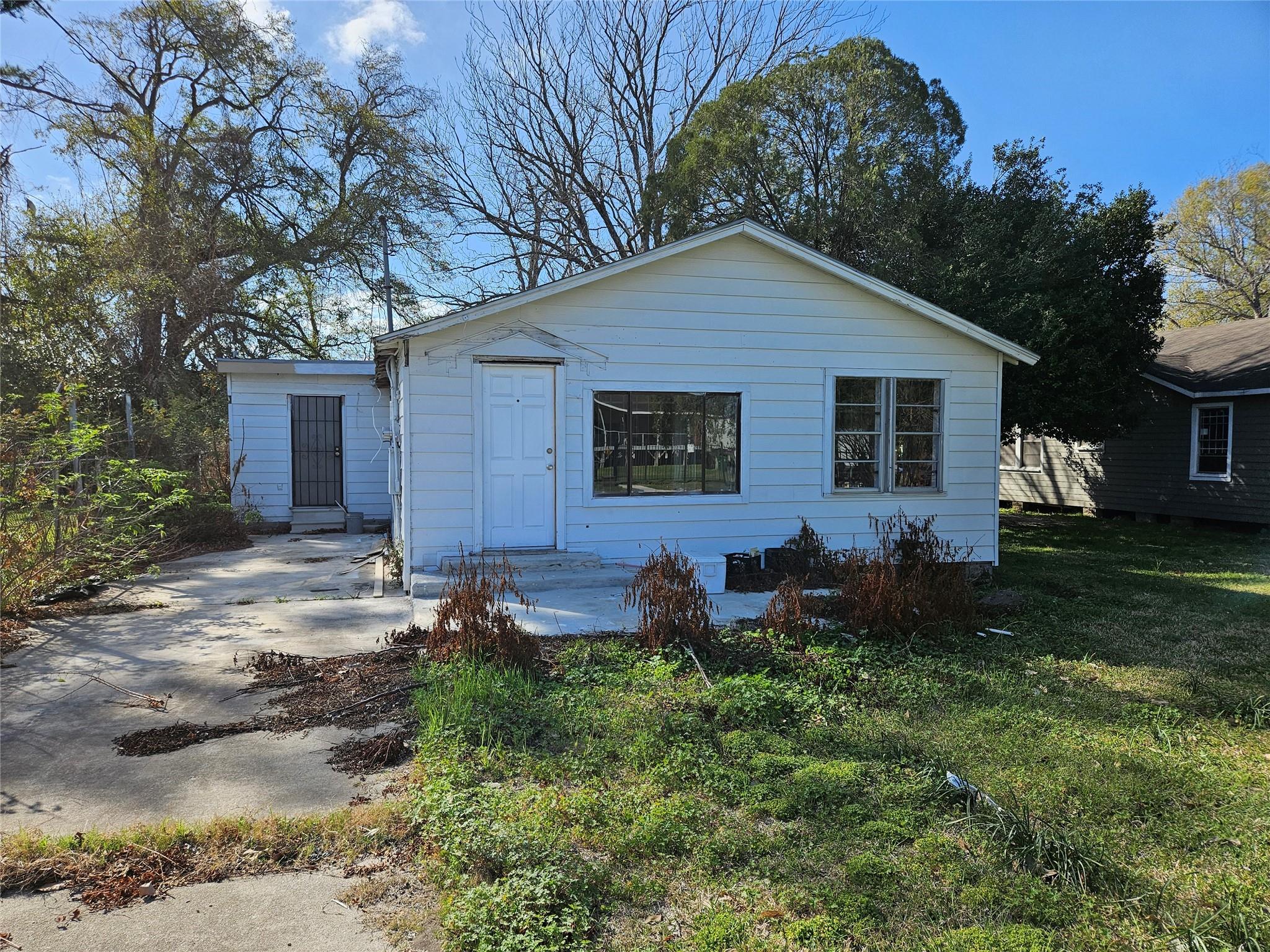 6215 Lavender Street — photo