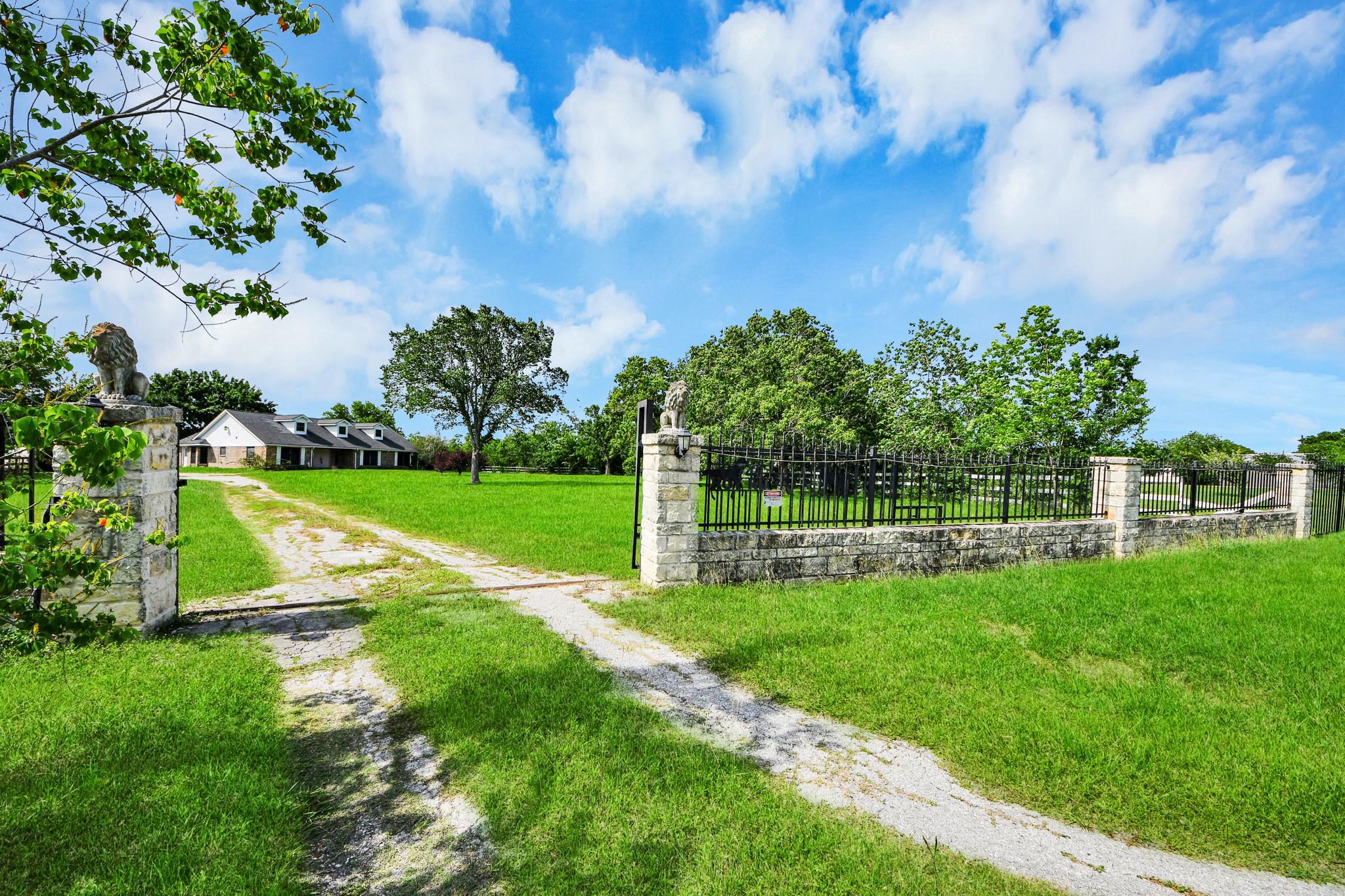 12746 Roy Road — photo