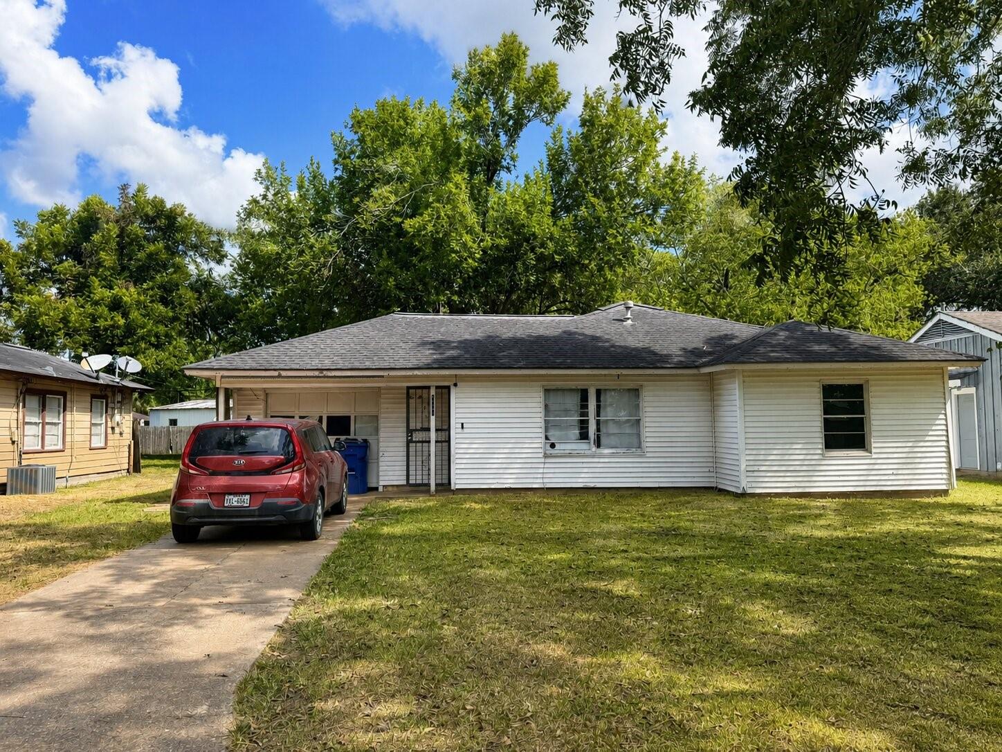 1101 Southampton Dr — photo