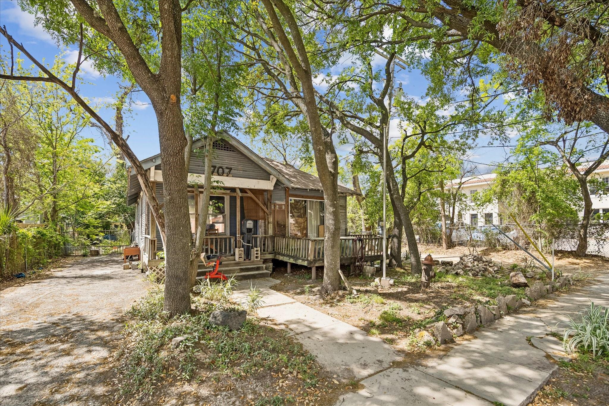 1707 Yale Street — photo