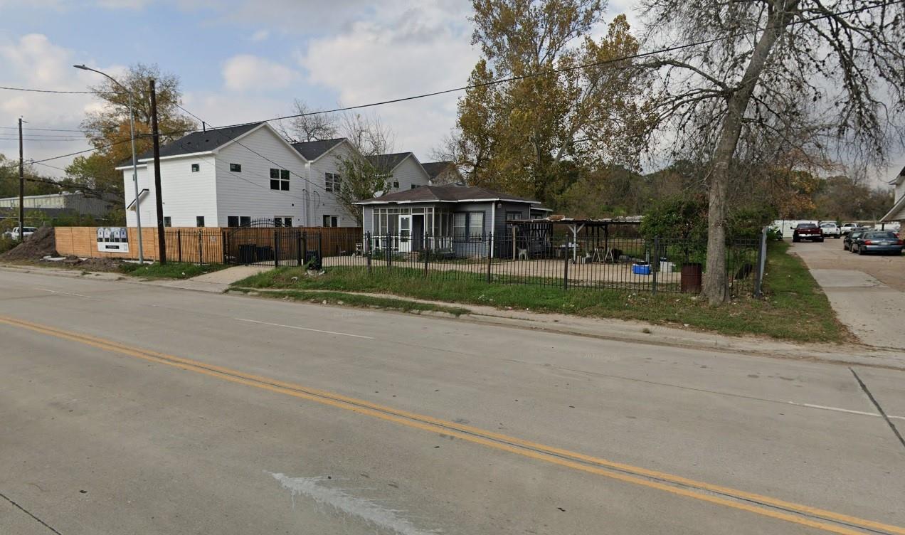 2122 W Little York Road — photo