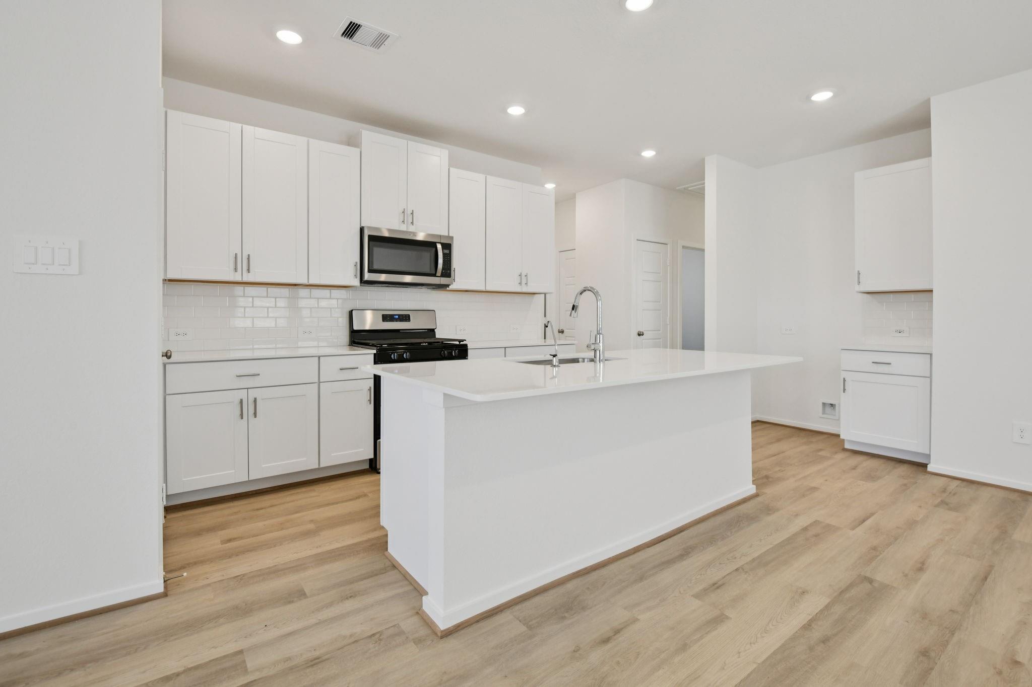 2402 Pioneer Landing Lane — photo