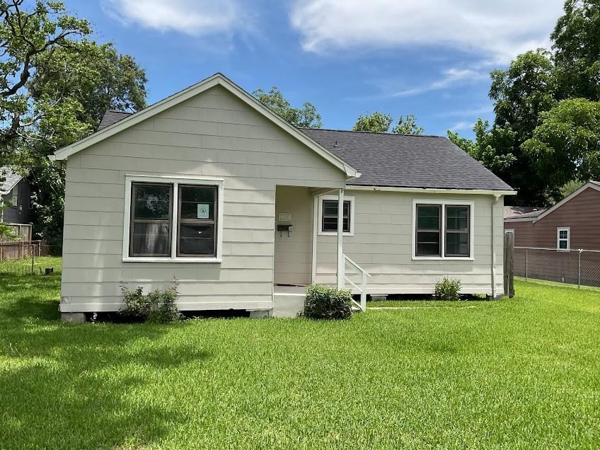 2302 Oaklawn Drive — photo