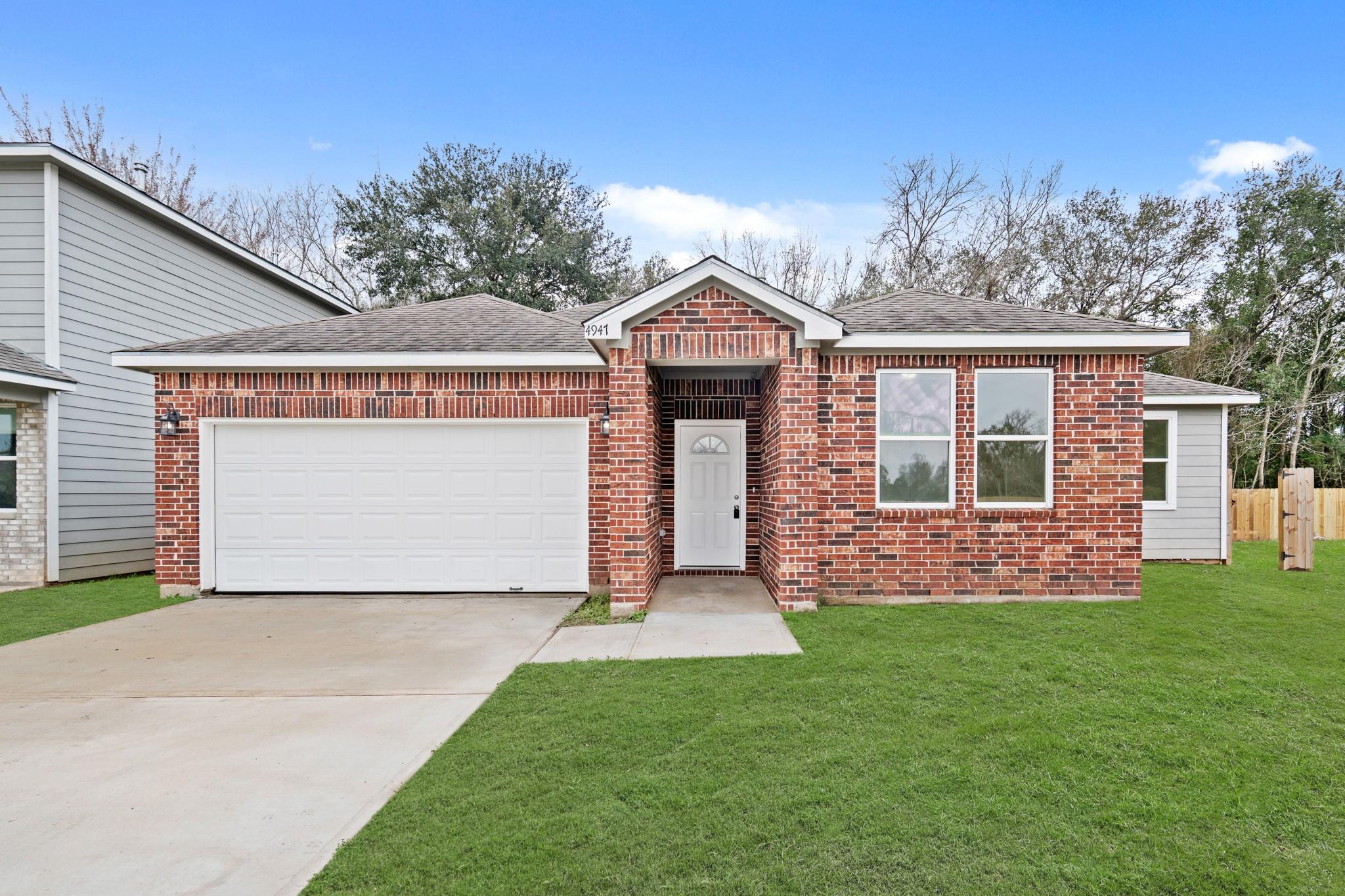 4947 Leamathew Street — photo