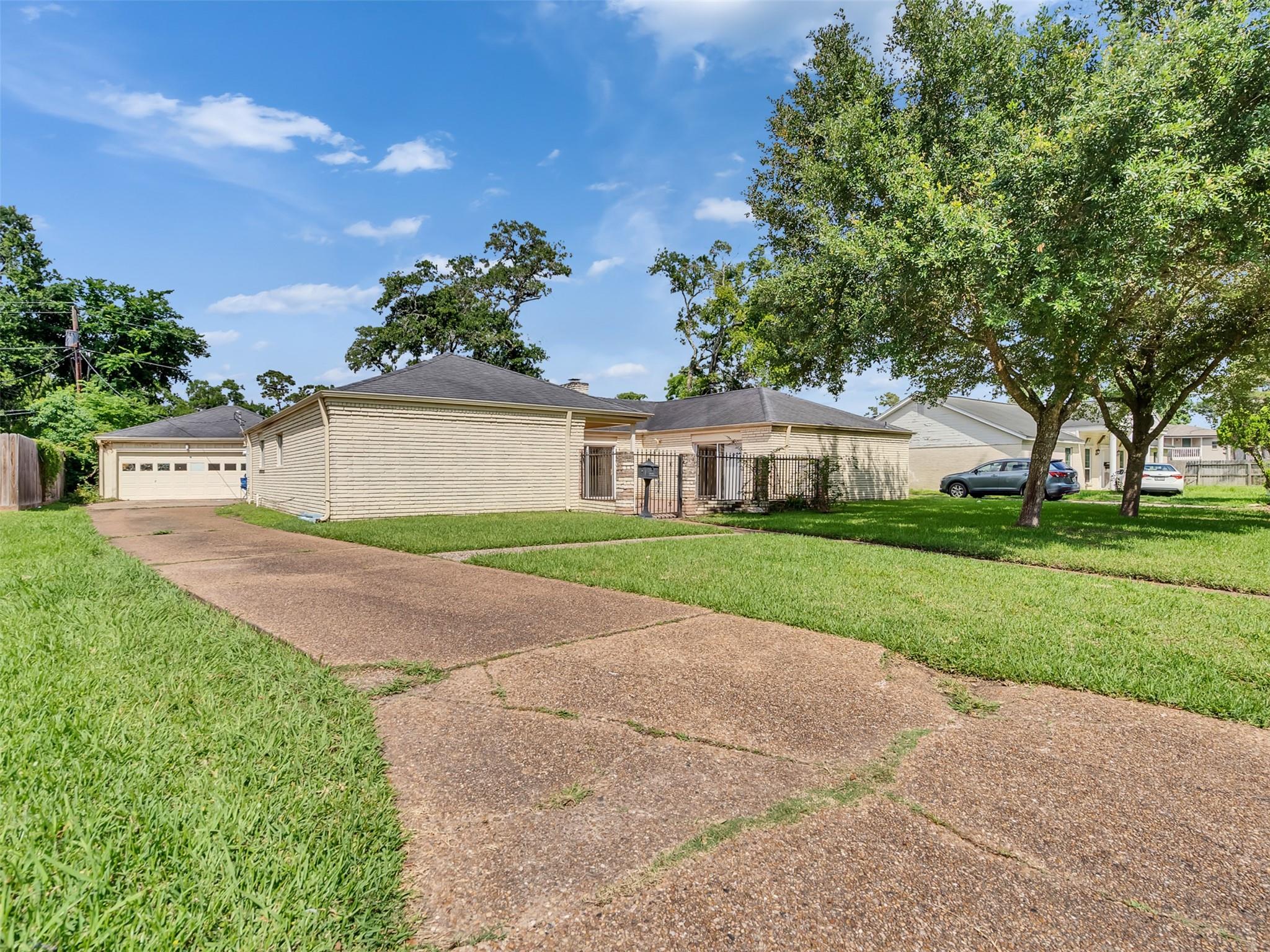 3015 Inwood Drive — photo