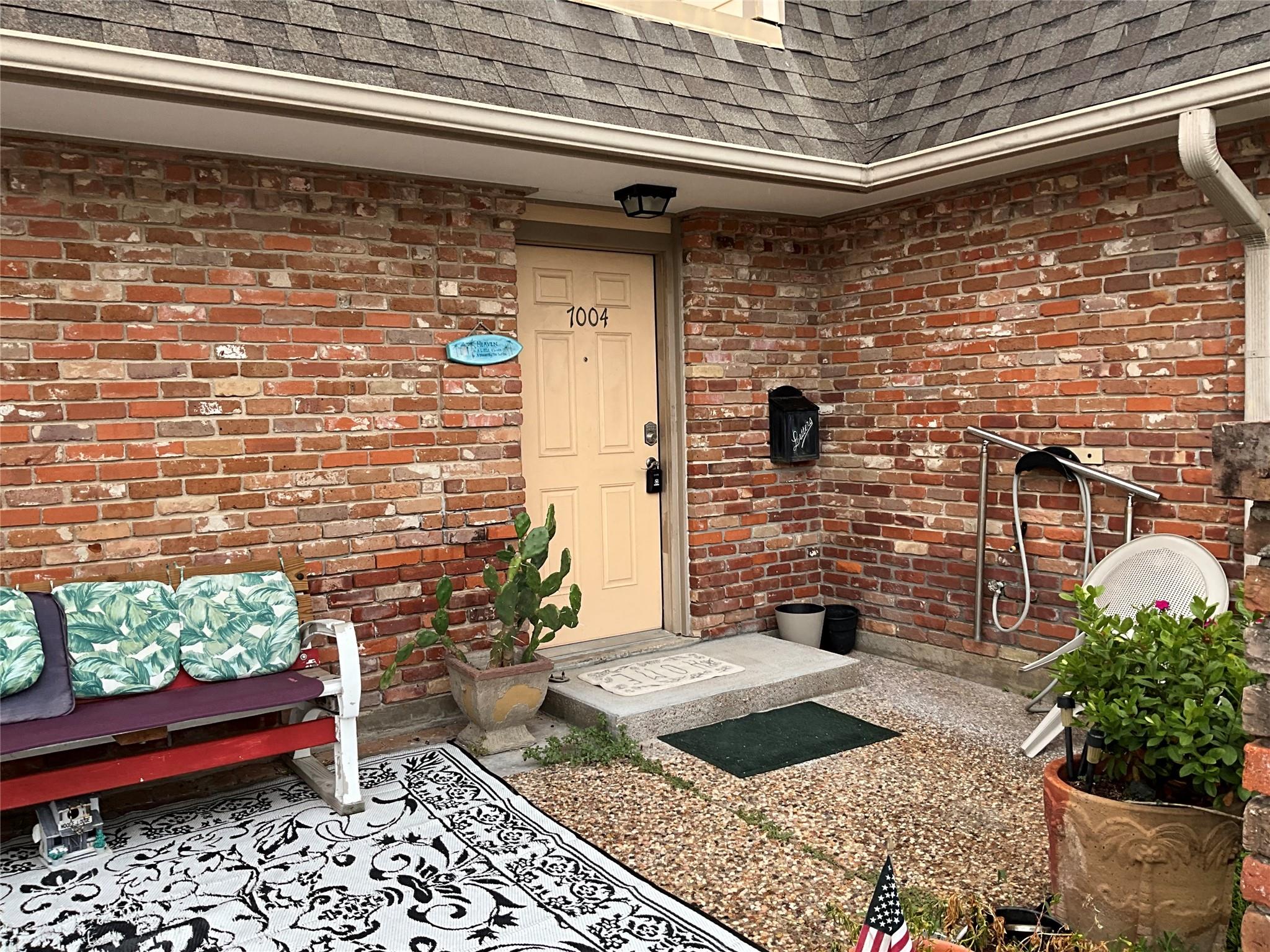 7004 Williams Drive — photo
