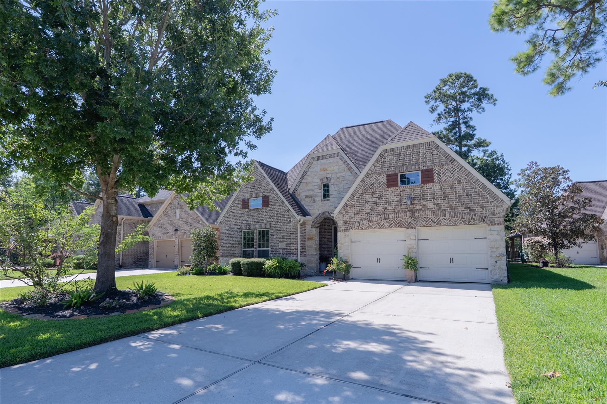 111 Riverbend Way — photo