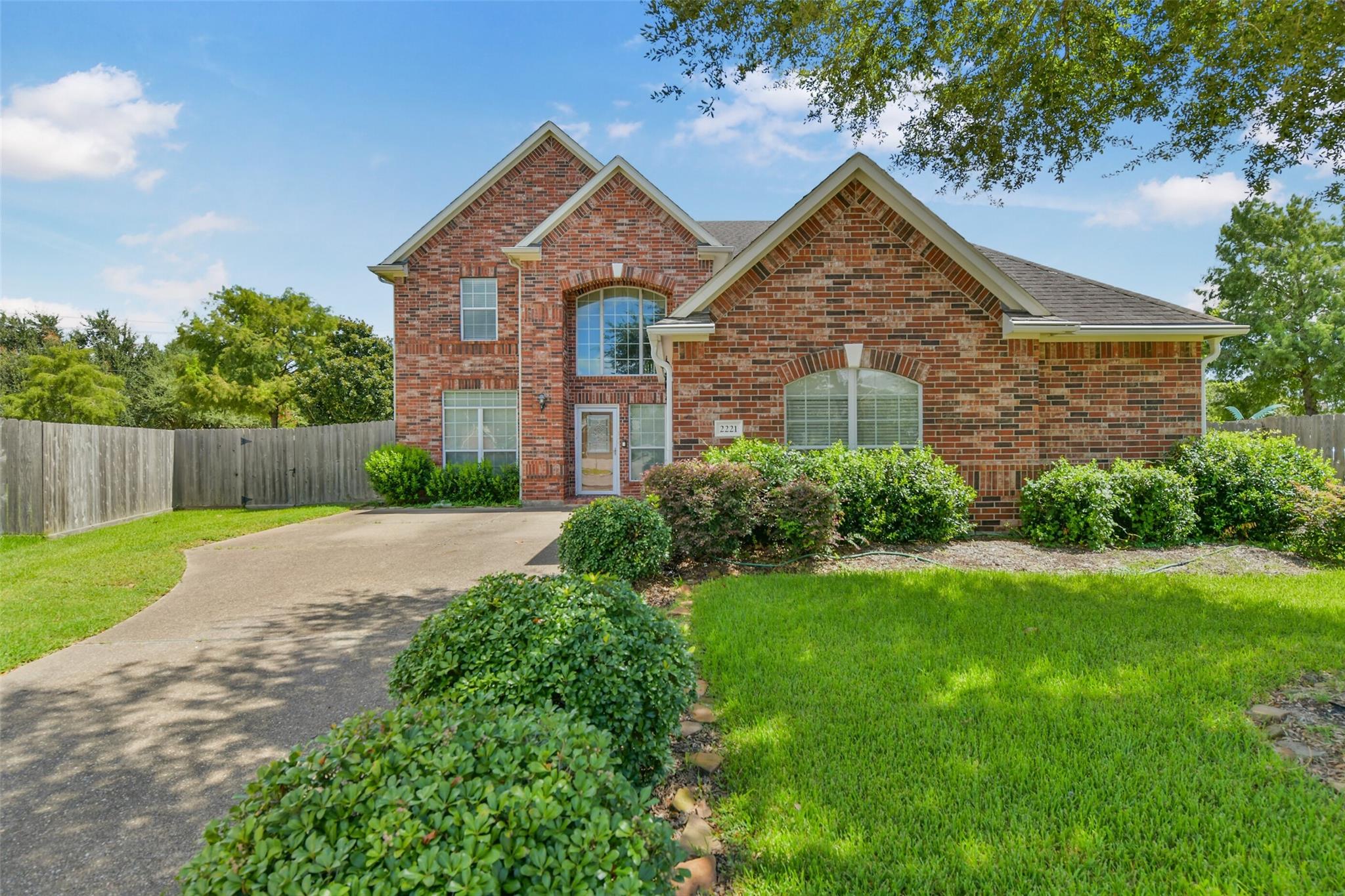 2221 Silvercreek Court — photo