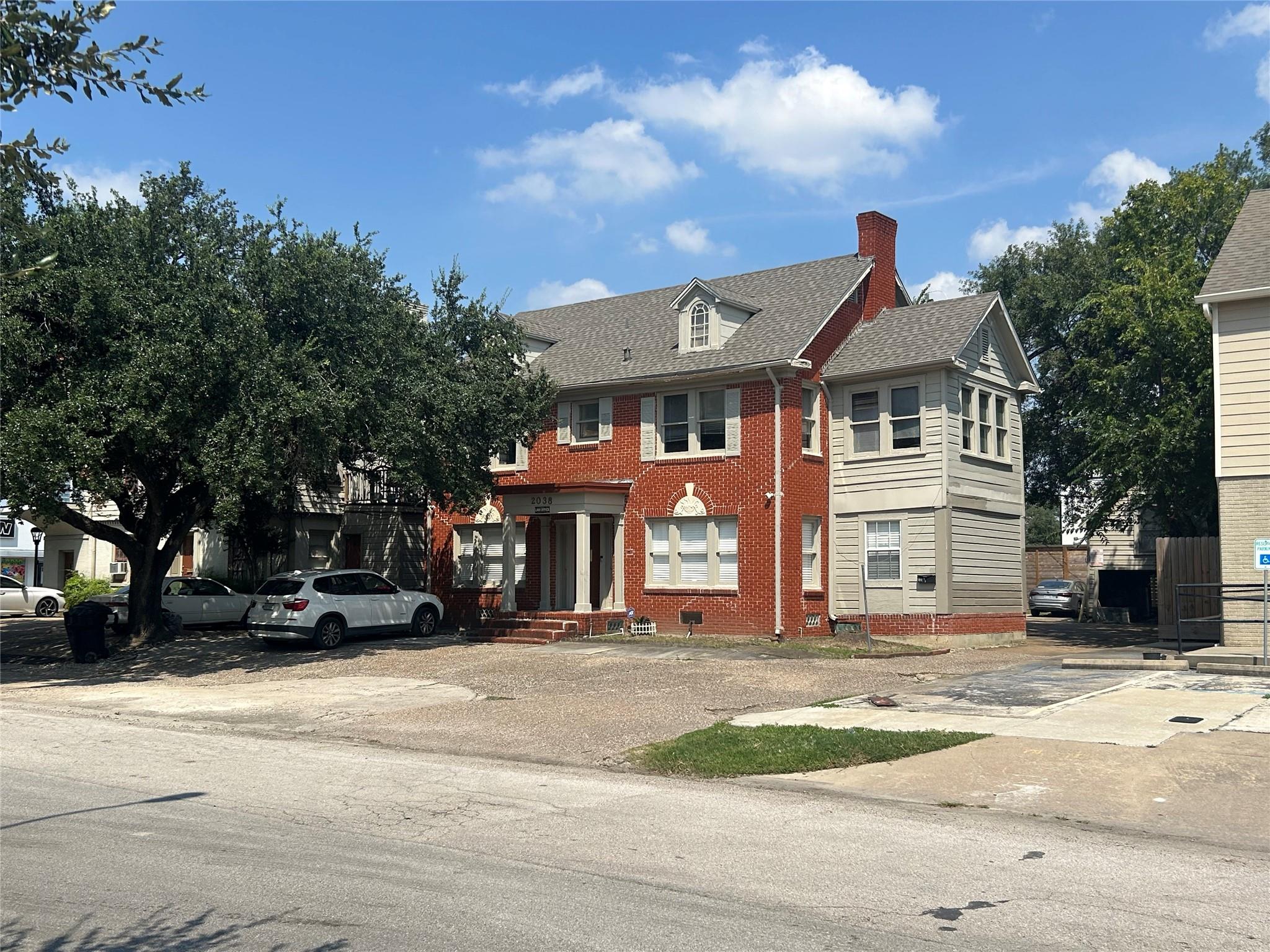 2038 Lexington Street — photo