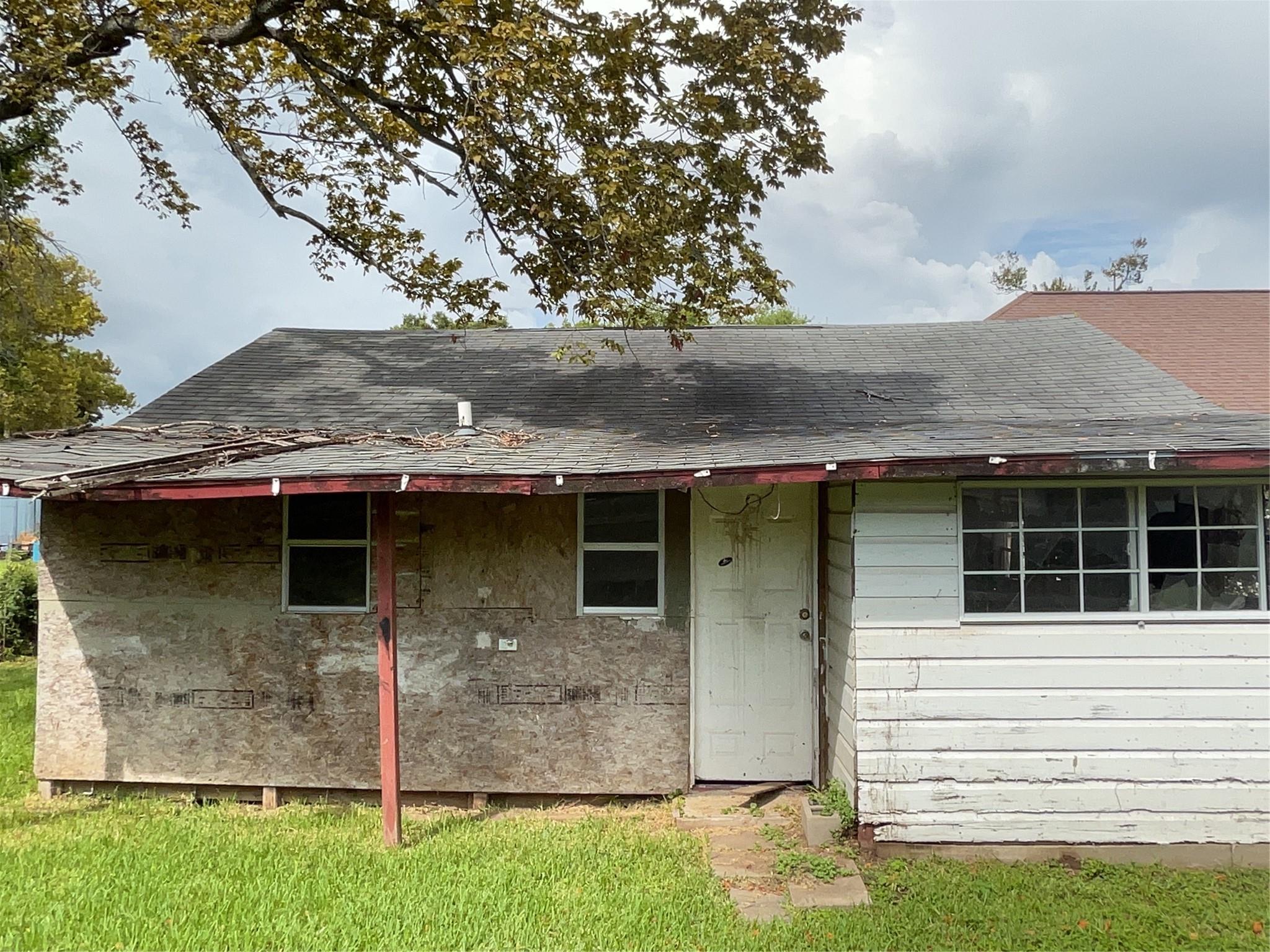 213 E Bernard Street, Clute, TX 77531 — photo 3