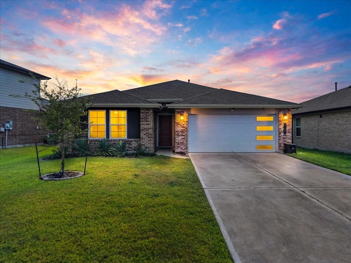 8207 Sugar Cane Lane — photo