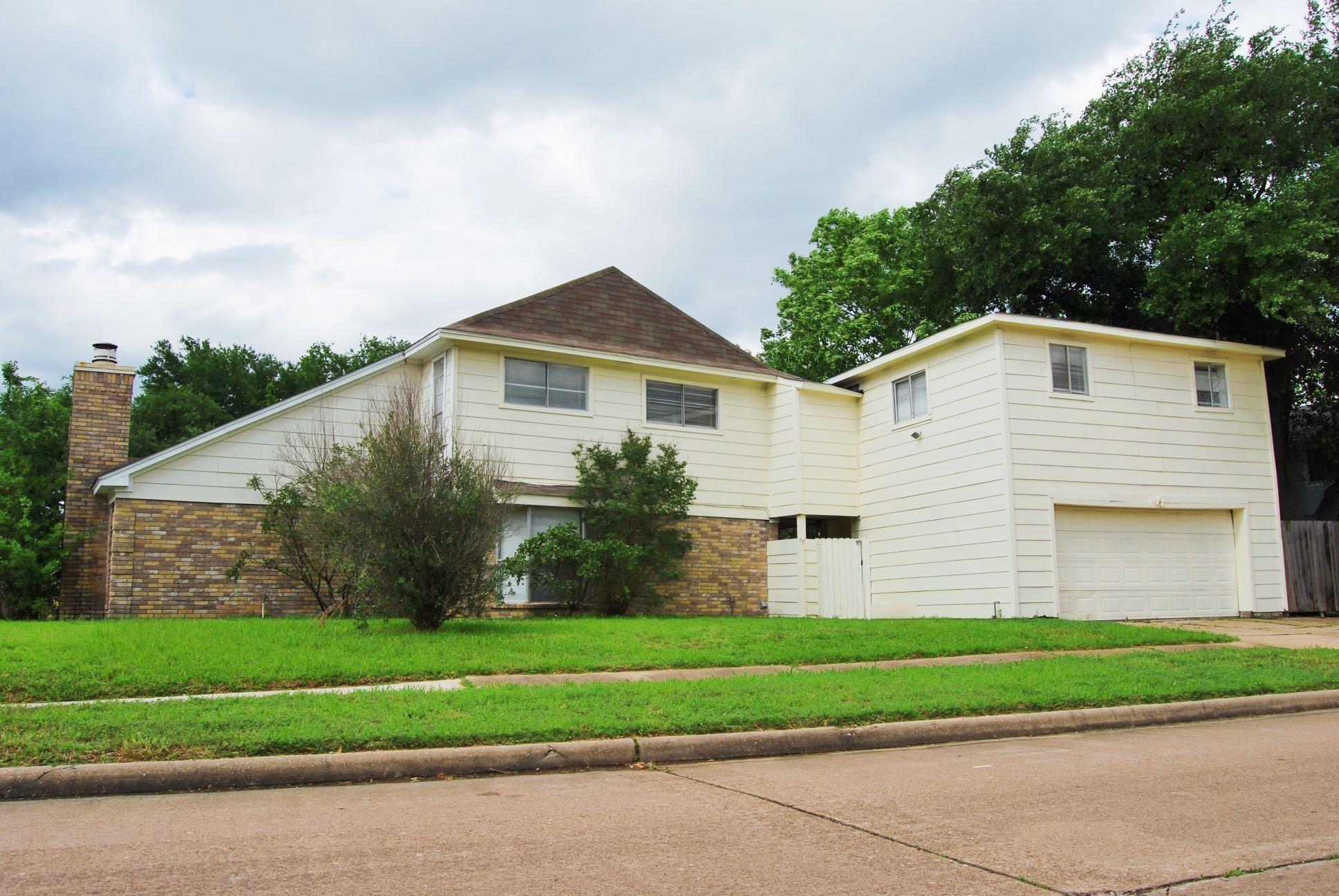 2127 Woodland Springs Street — photo