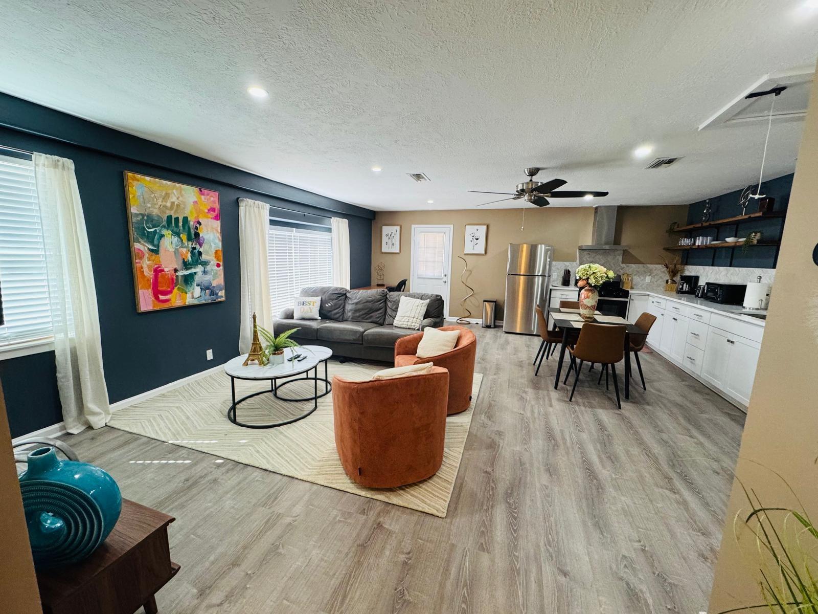 13015 Frank Lane — photo