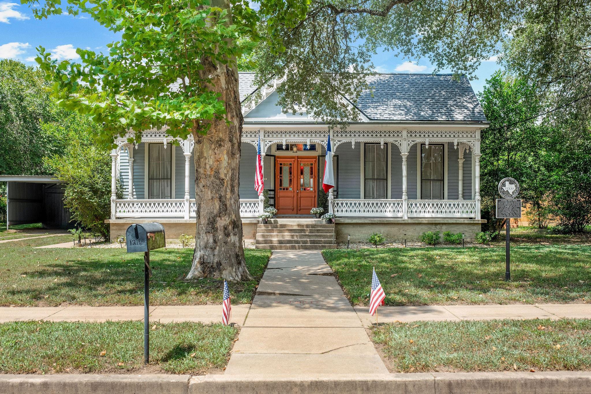 1216 Live Oak Street — photo