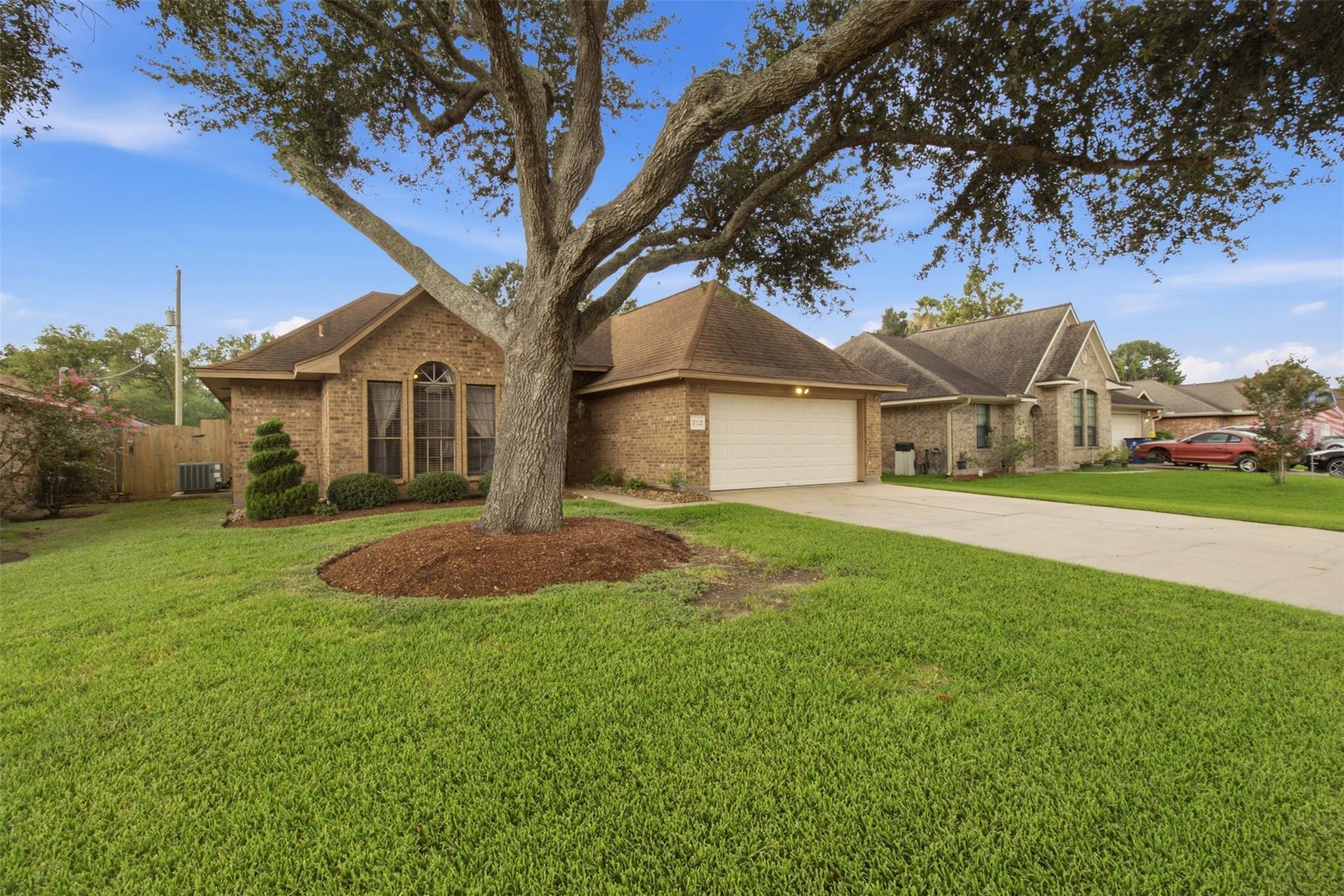 712 Manor Drive, Angleton, TX 77515 — photo 3