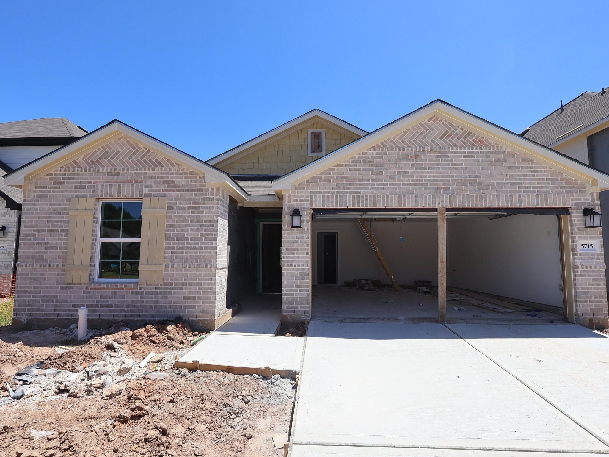 5715 Sunland Trail — photo