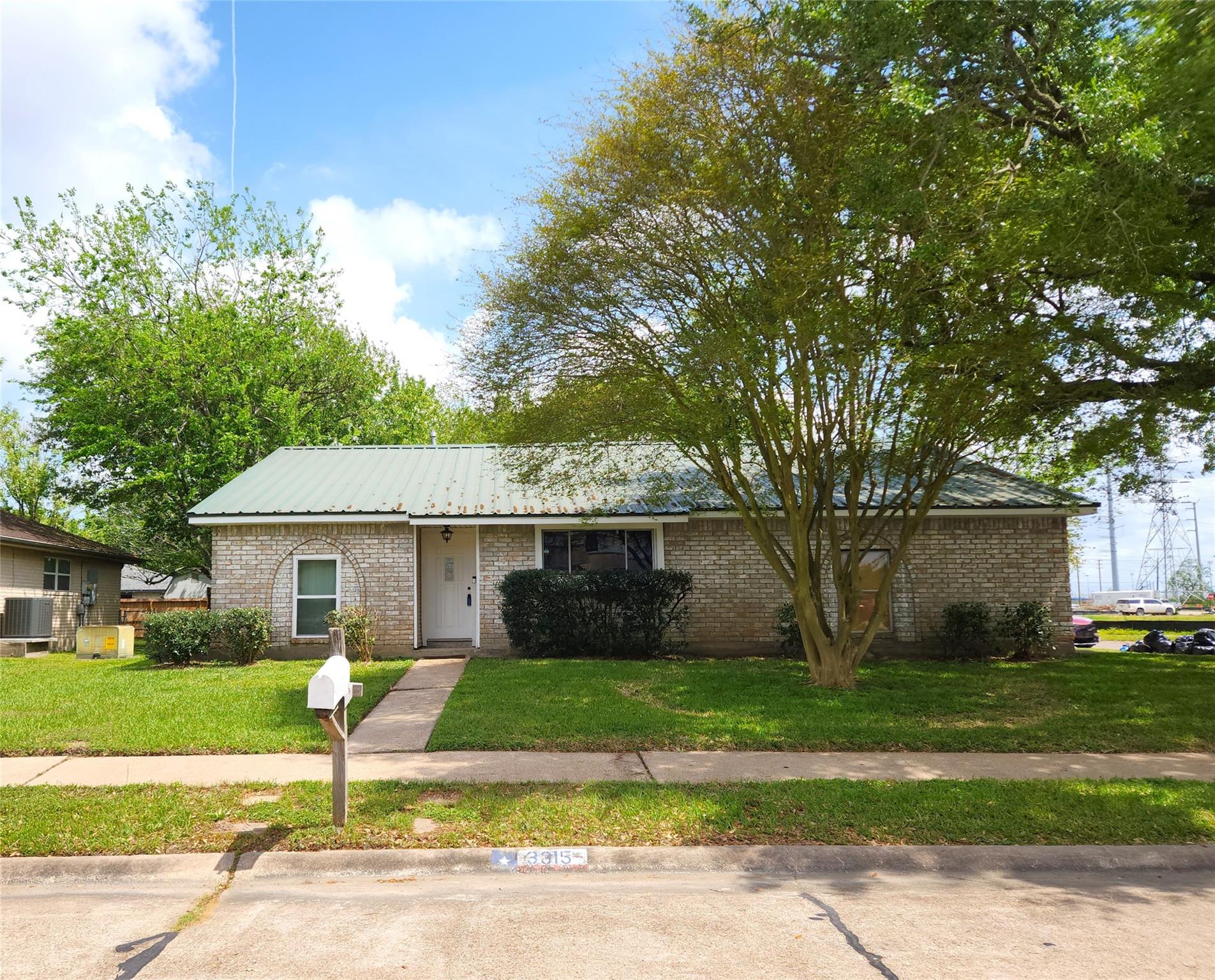 3315 Ashwyne Court — photo