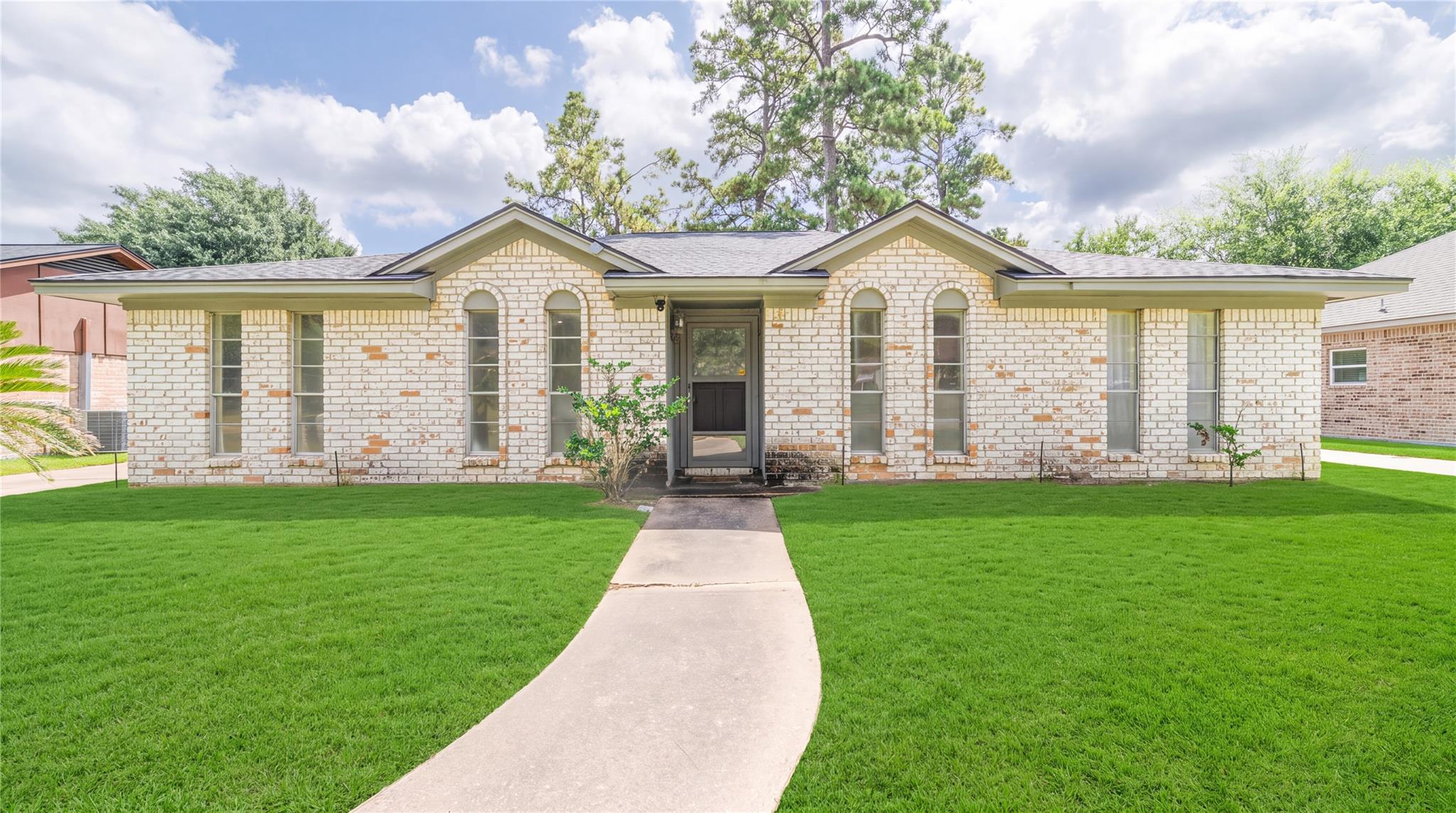 23230 Canyon Lake Drive — photo