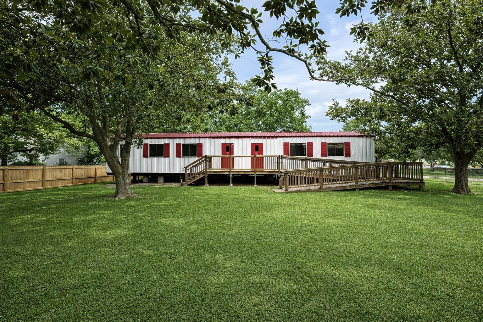 817 Walnut, Wharton, TX 77488 — photo 2
