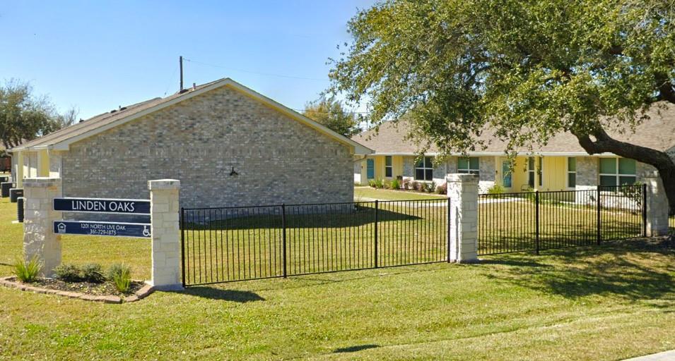 1201 N Live Oak — photo
