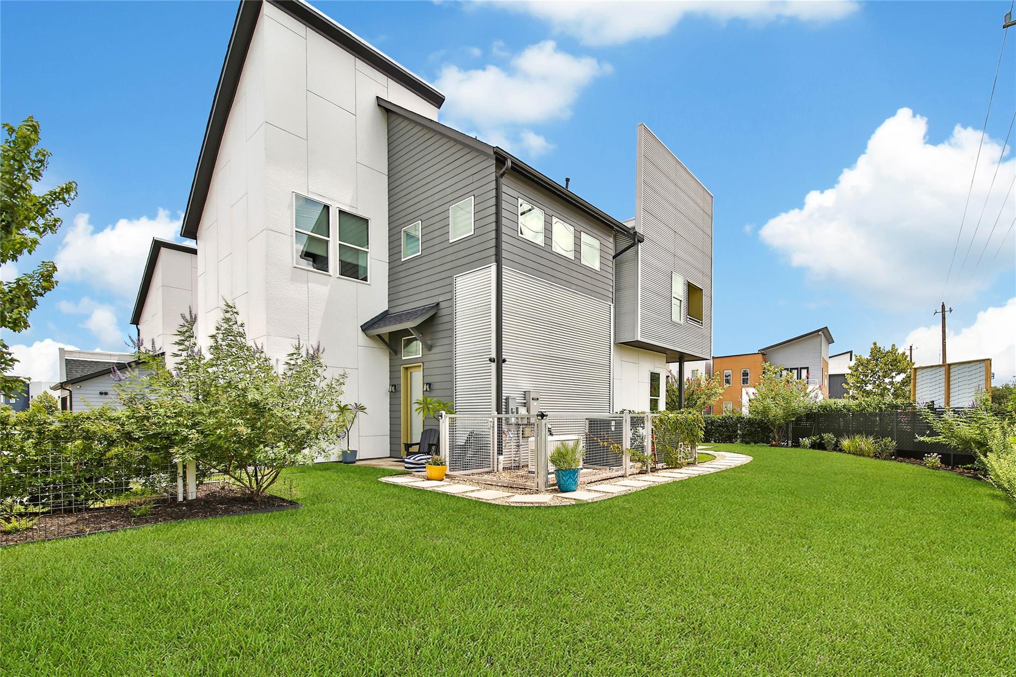 9847 Mocking Bird Hill Lane — photo