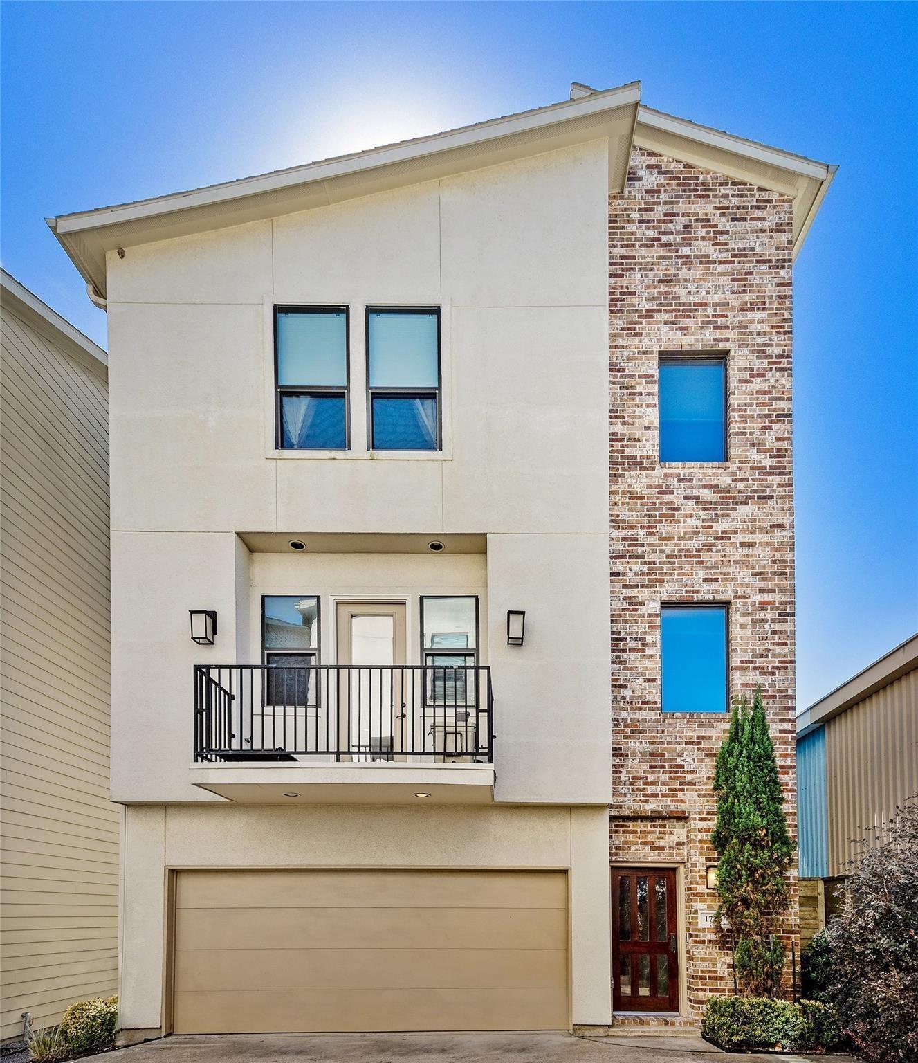 1720 Live Oak Street — photo