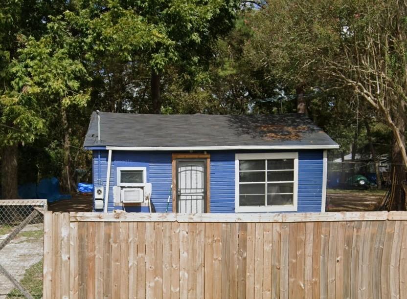 6907 Finch Street — photo
