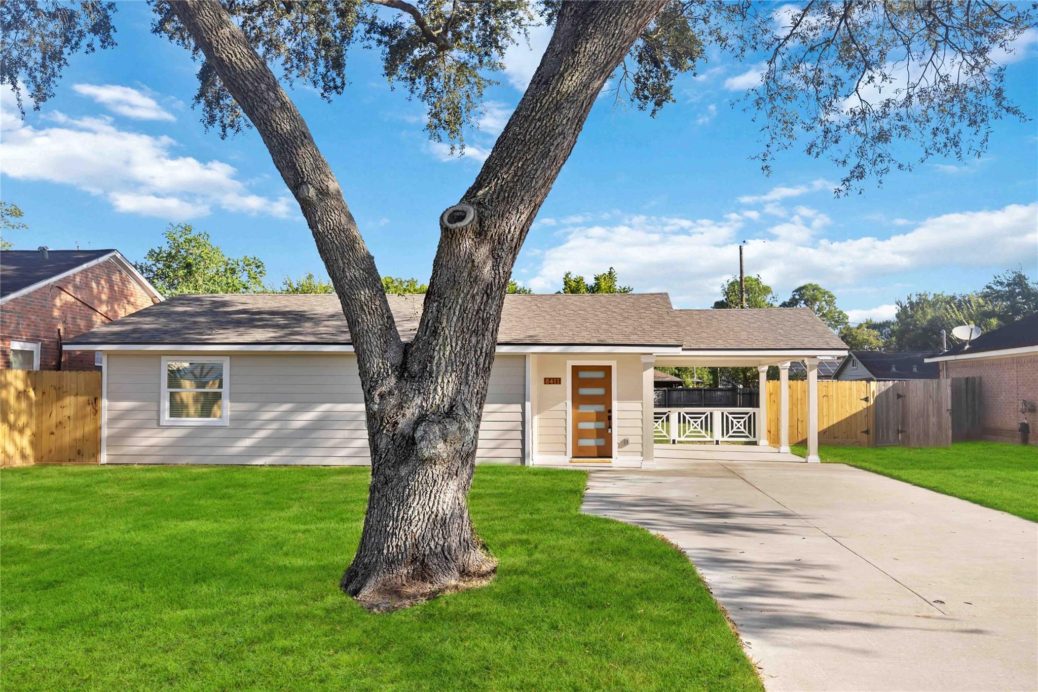 8411 Botany Lane — photo