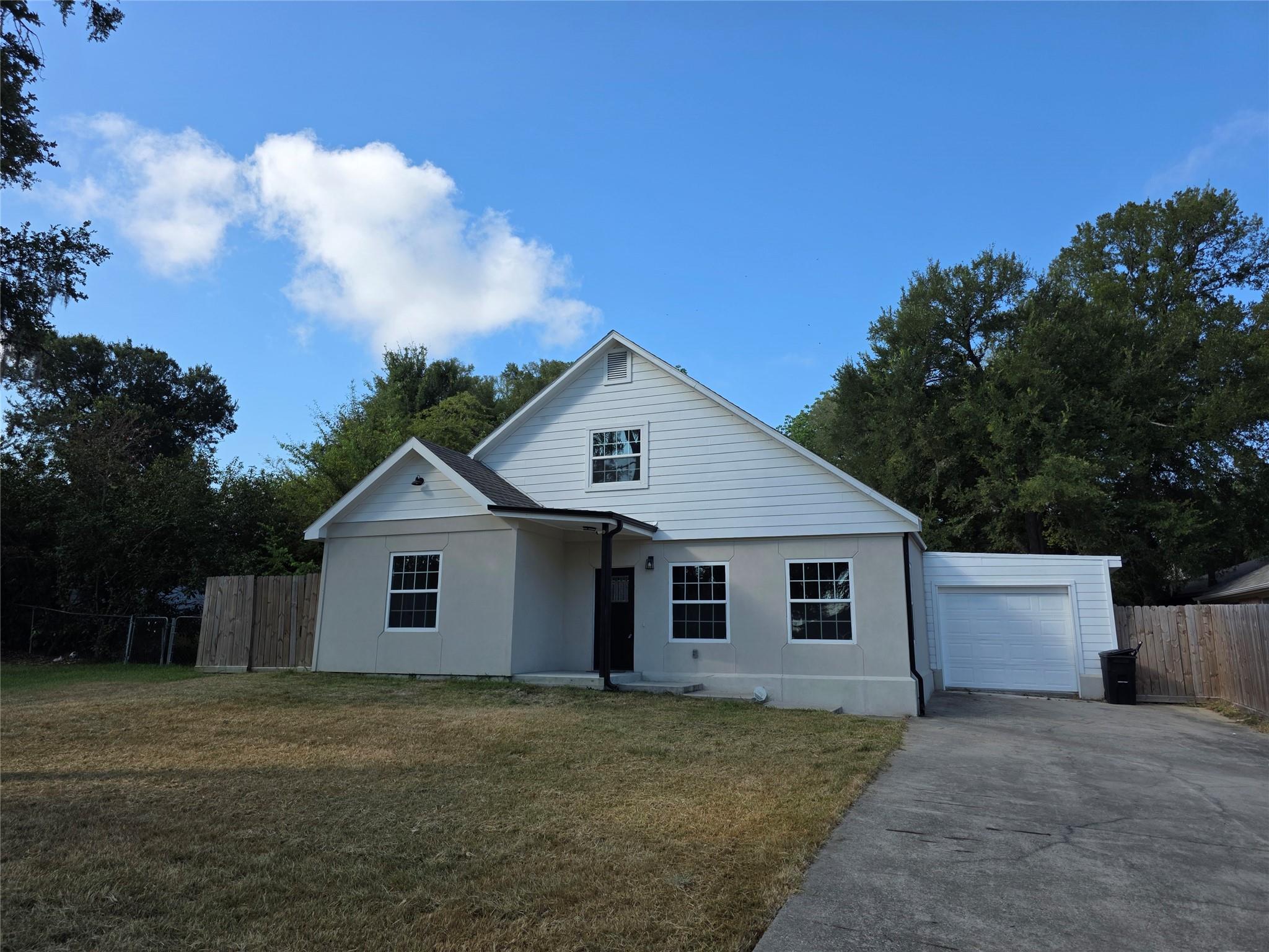 10731 Hillside Drive — photo