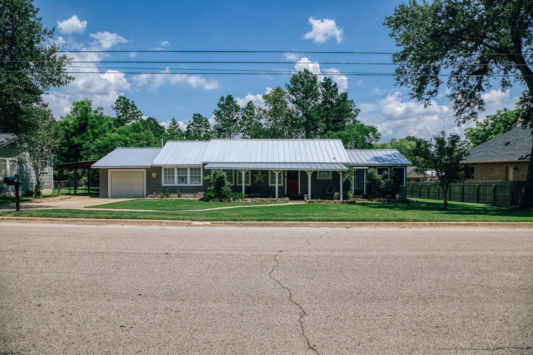 601 S Masonic Street — photo