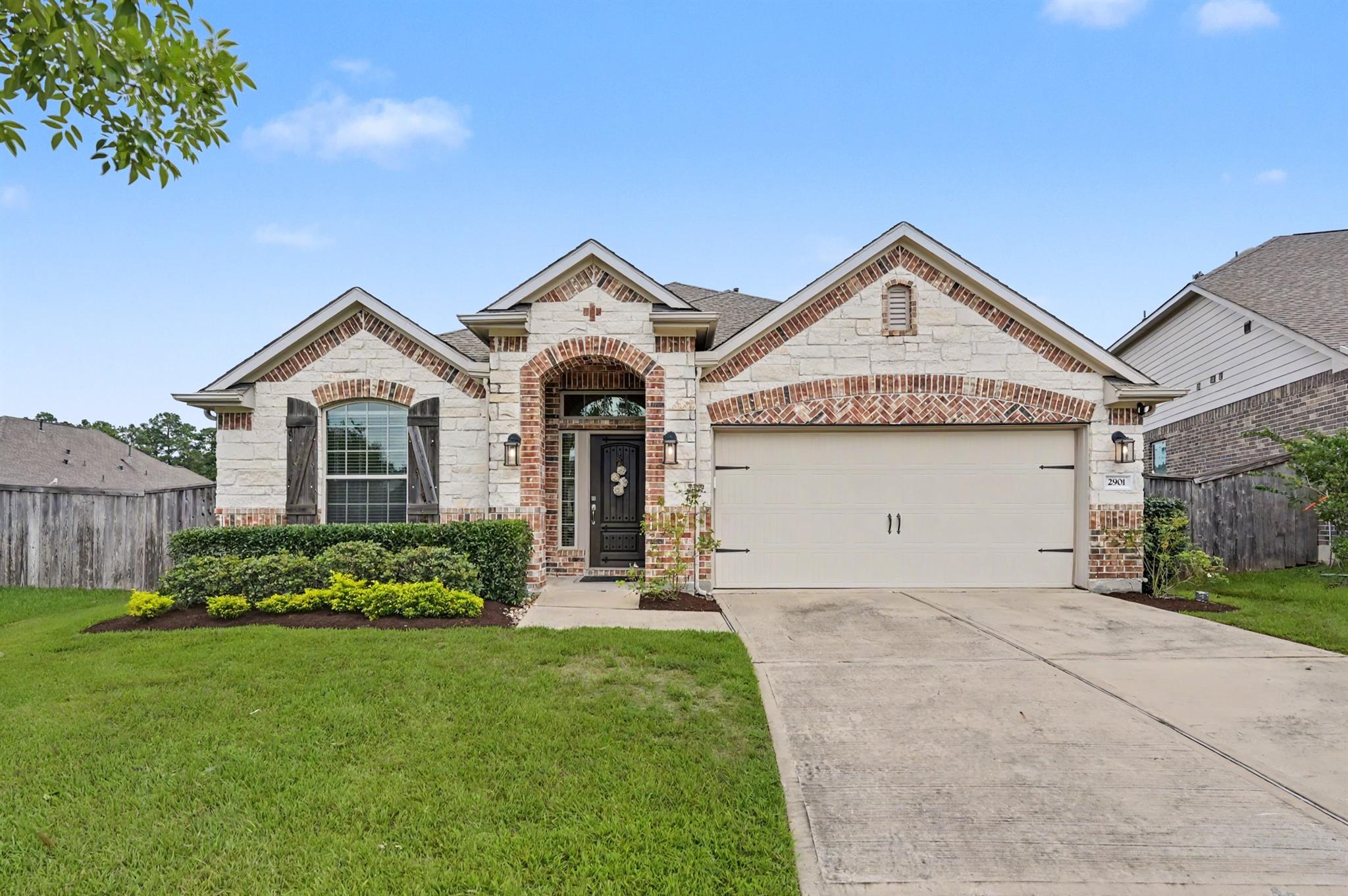 2901 Green Ash Court — photo