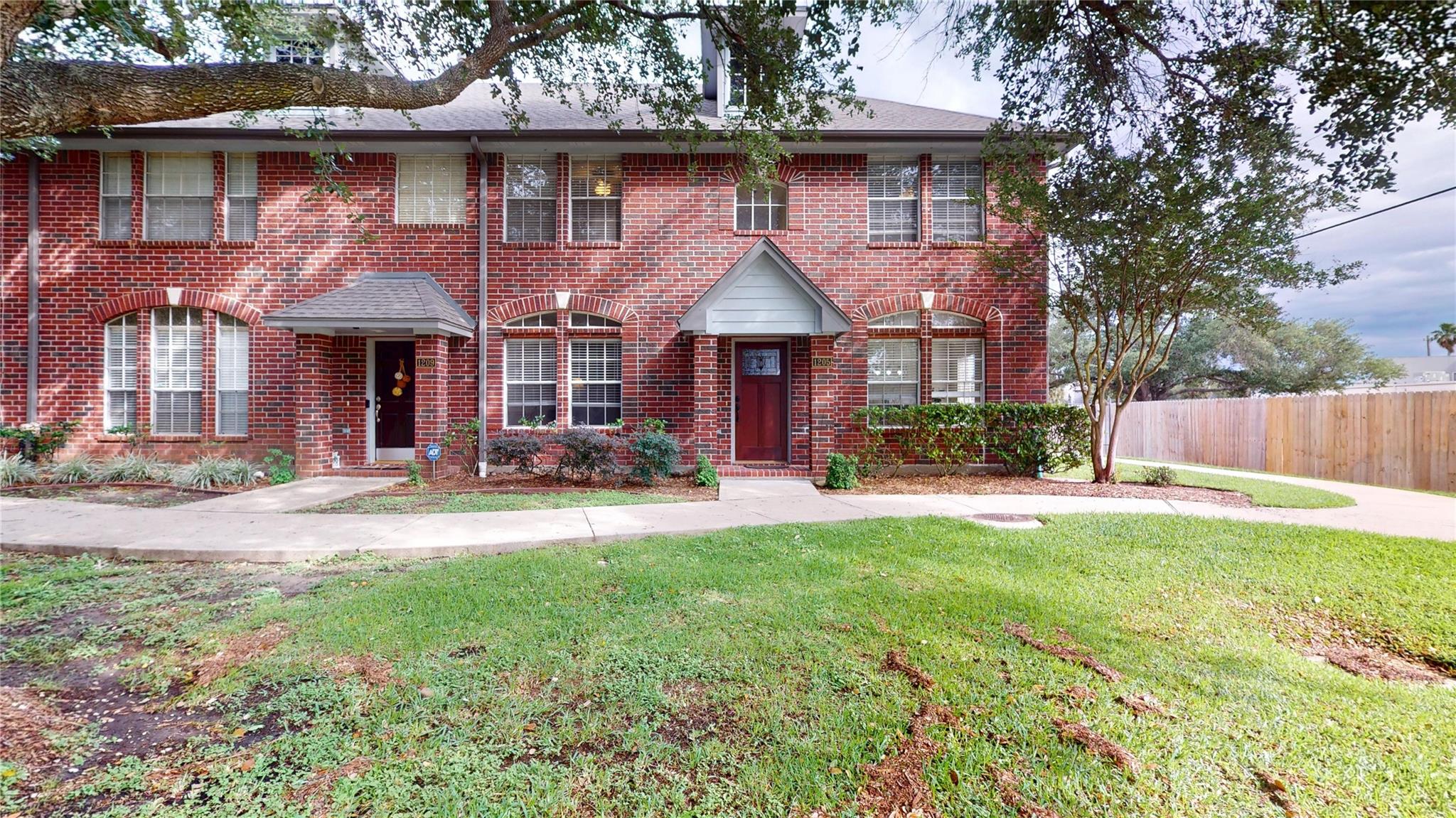 1205 El Camino Drive — photo
