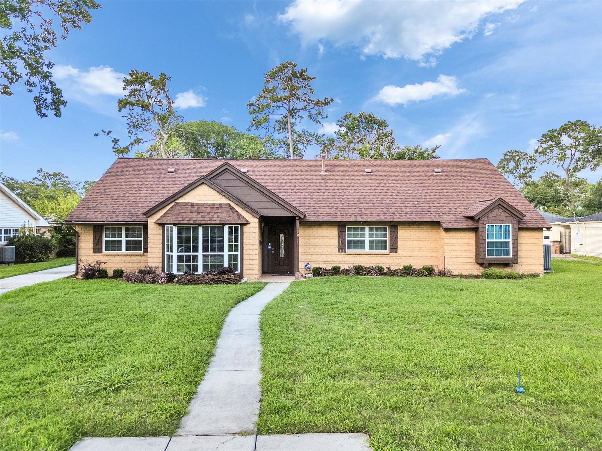 3017 Inwood Drive — photo