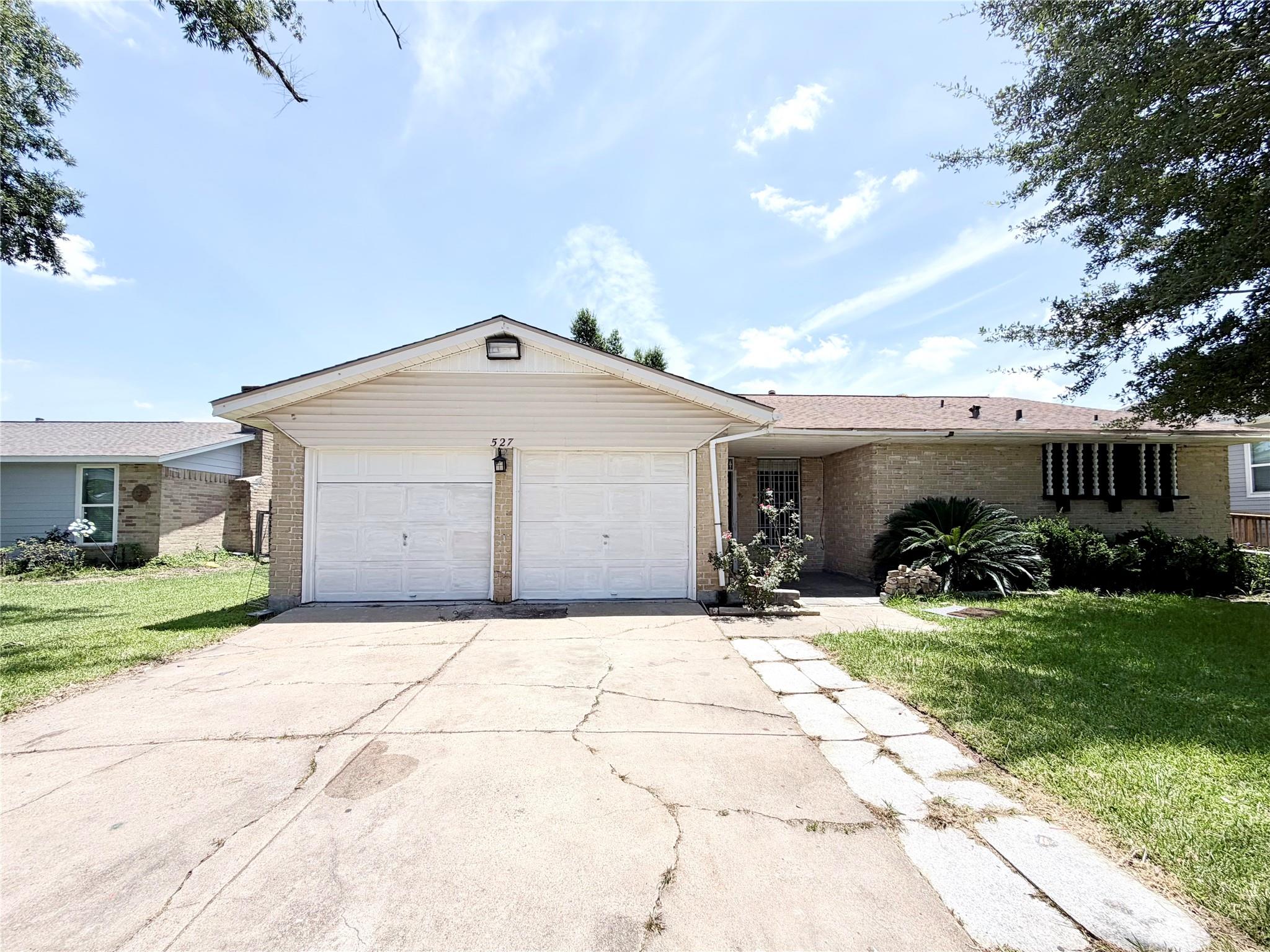 527 Slumberwood Dr — photo
