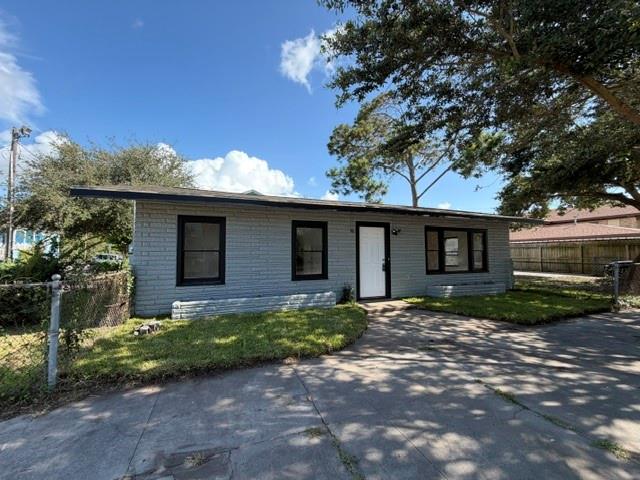 1028 Sealy Street — photo