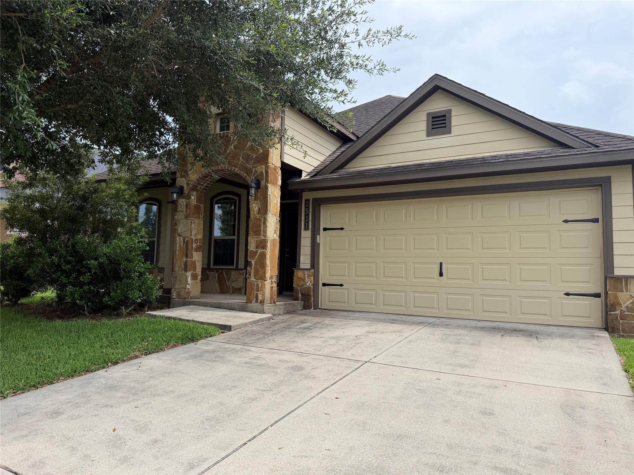 2511 Amy Lee Drive — photo