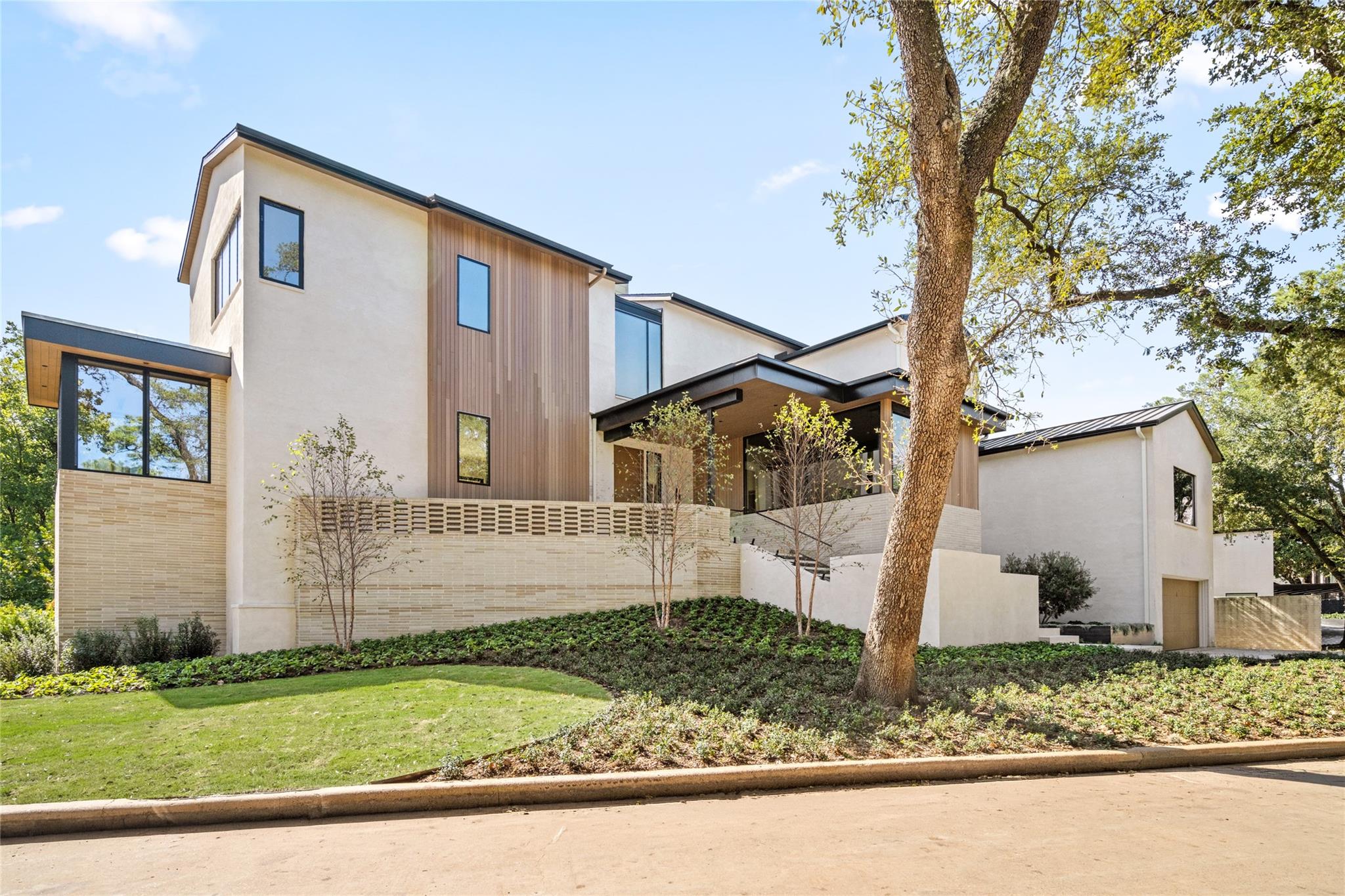 11 Tiel Way — photo