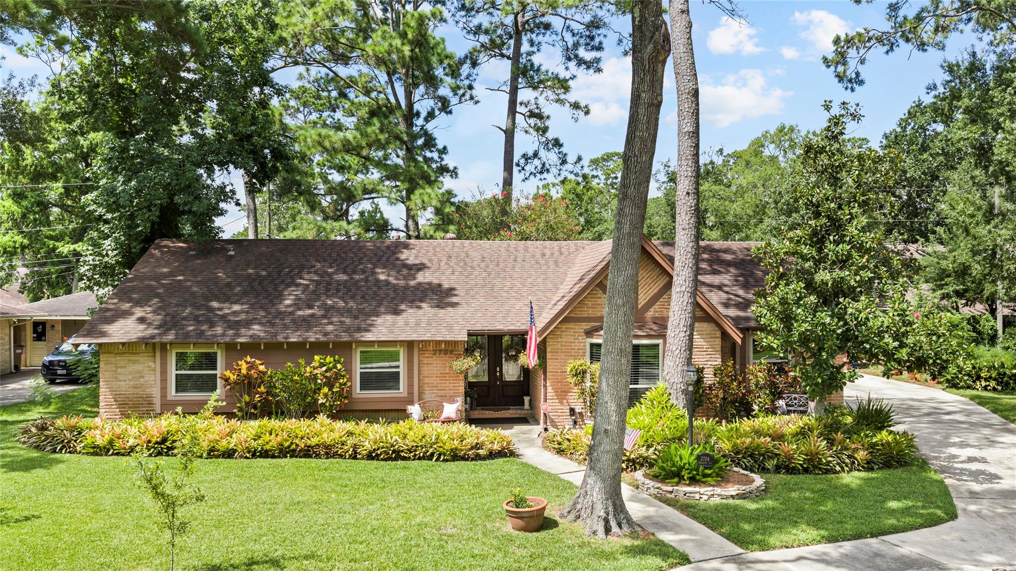 2704 Yorktown Drive — photo
