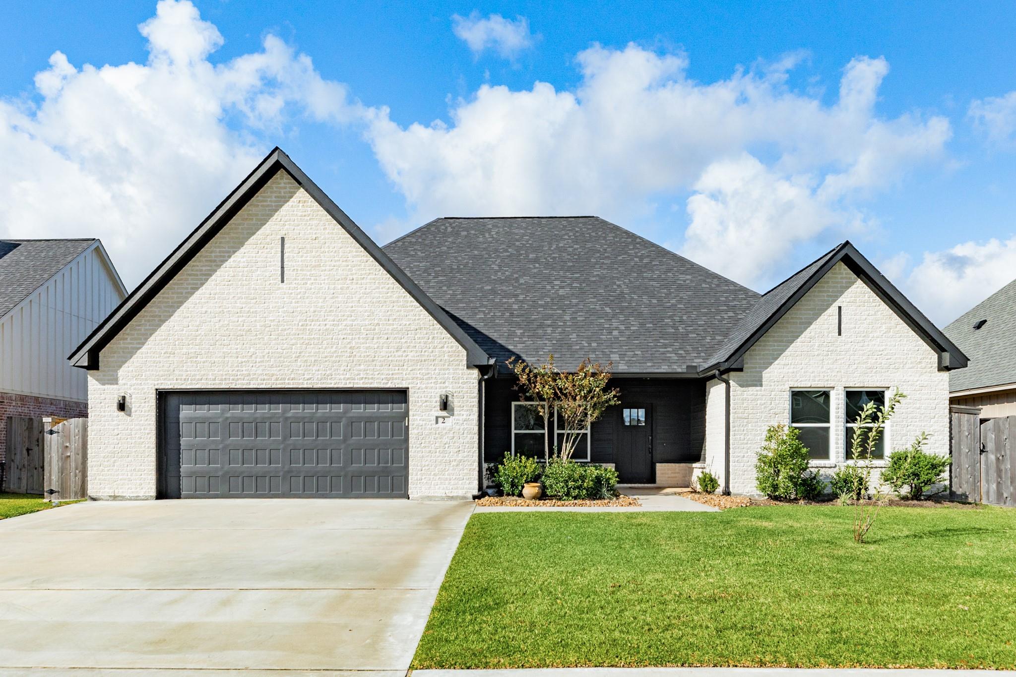 2 Greystone Court — photo