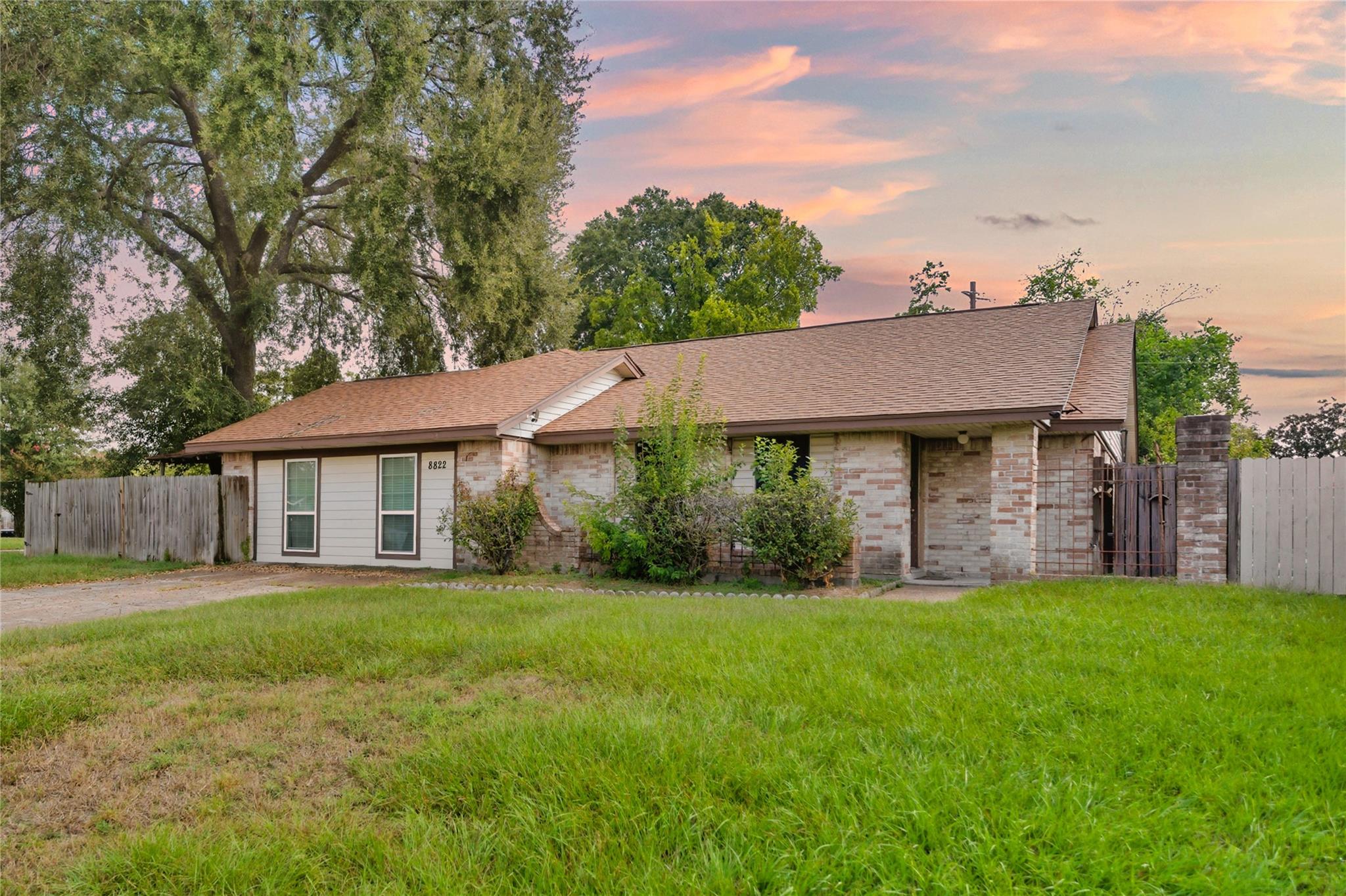 8822 Ryton Lane, Houston, TX 77088 — photo 2