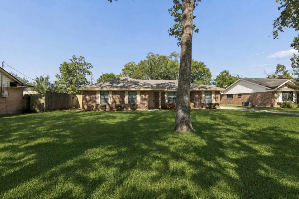 123 Lone Oak Drive — photo