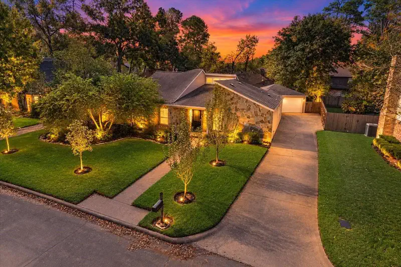 2214 Lakeville Drive — photo