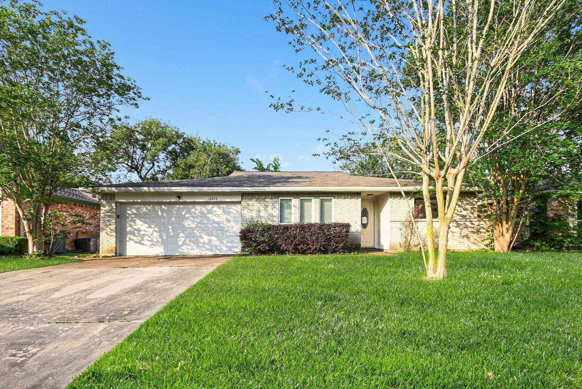 16923 Blackhawk Boulevard — photo