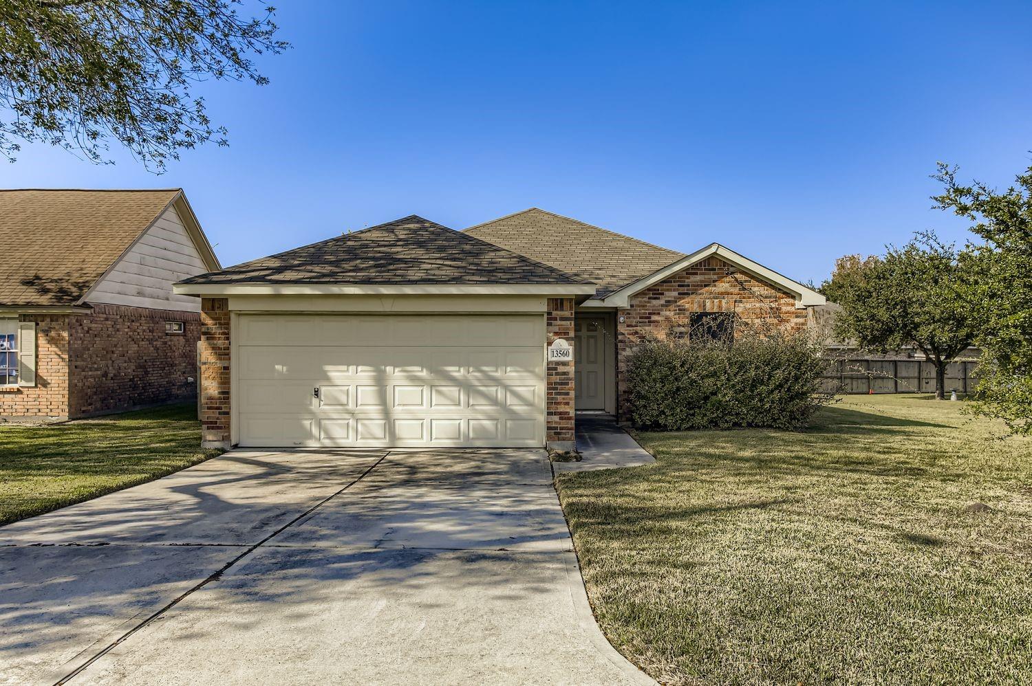 13560 Lake Breeze Lane — photo