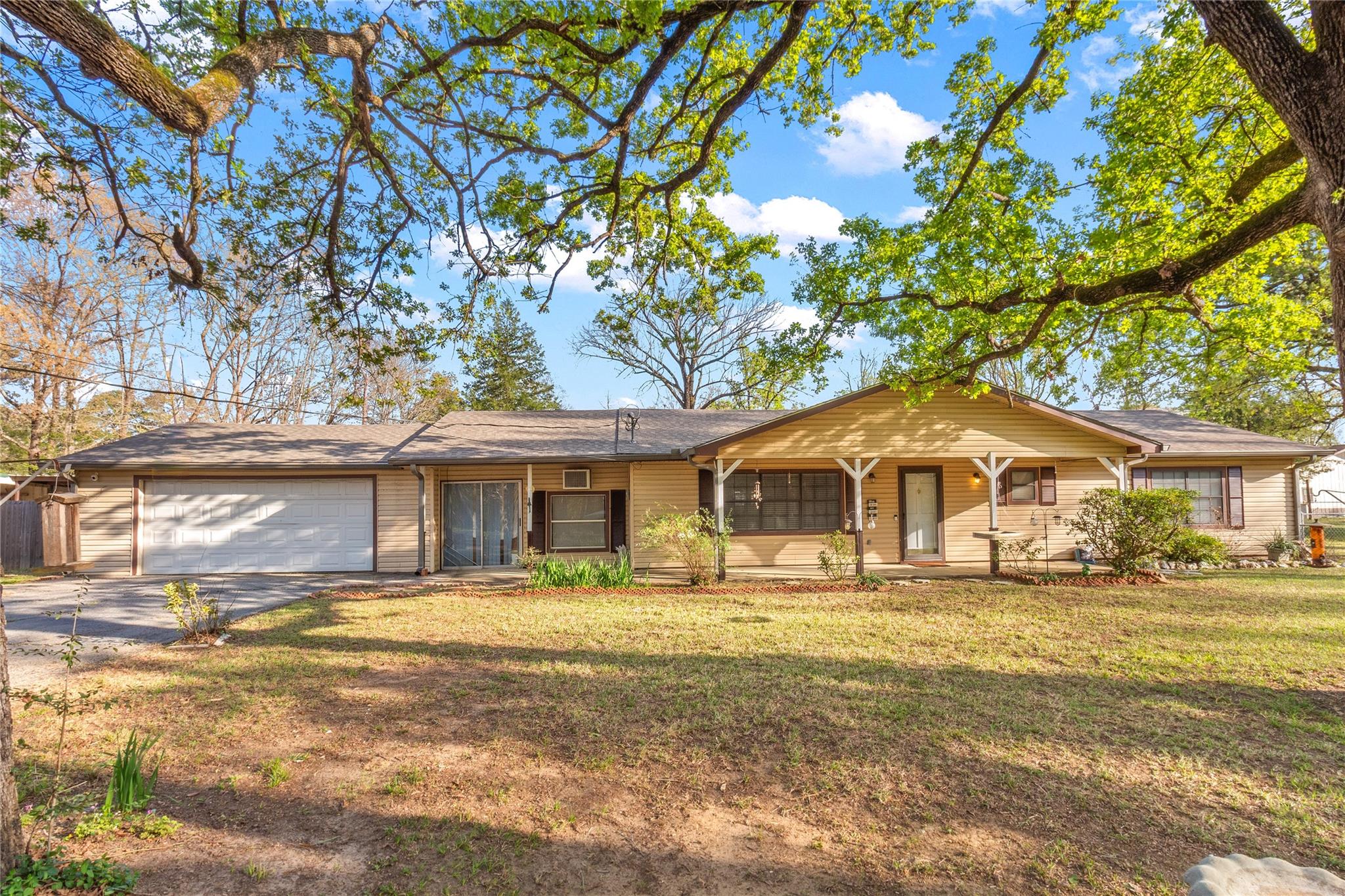 322 Parkside Drive — photo
