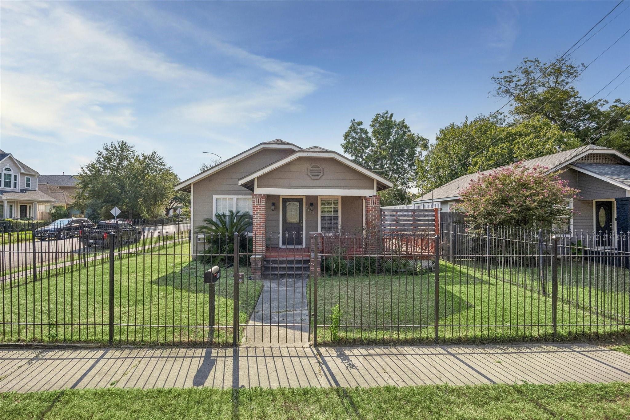 2101 Lawrence Street — photo