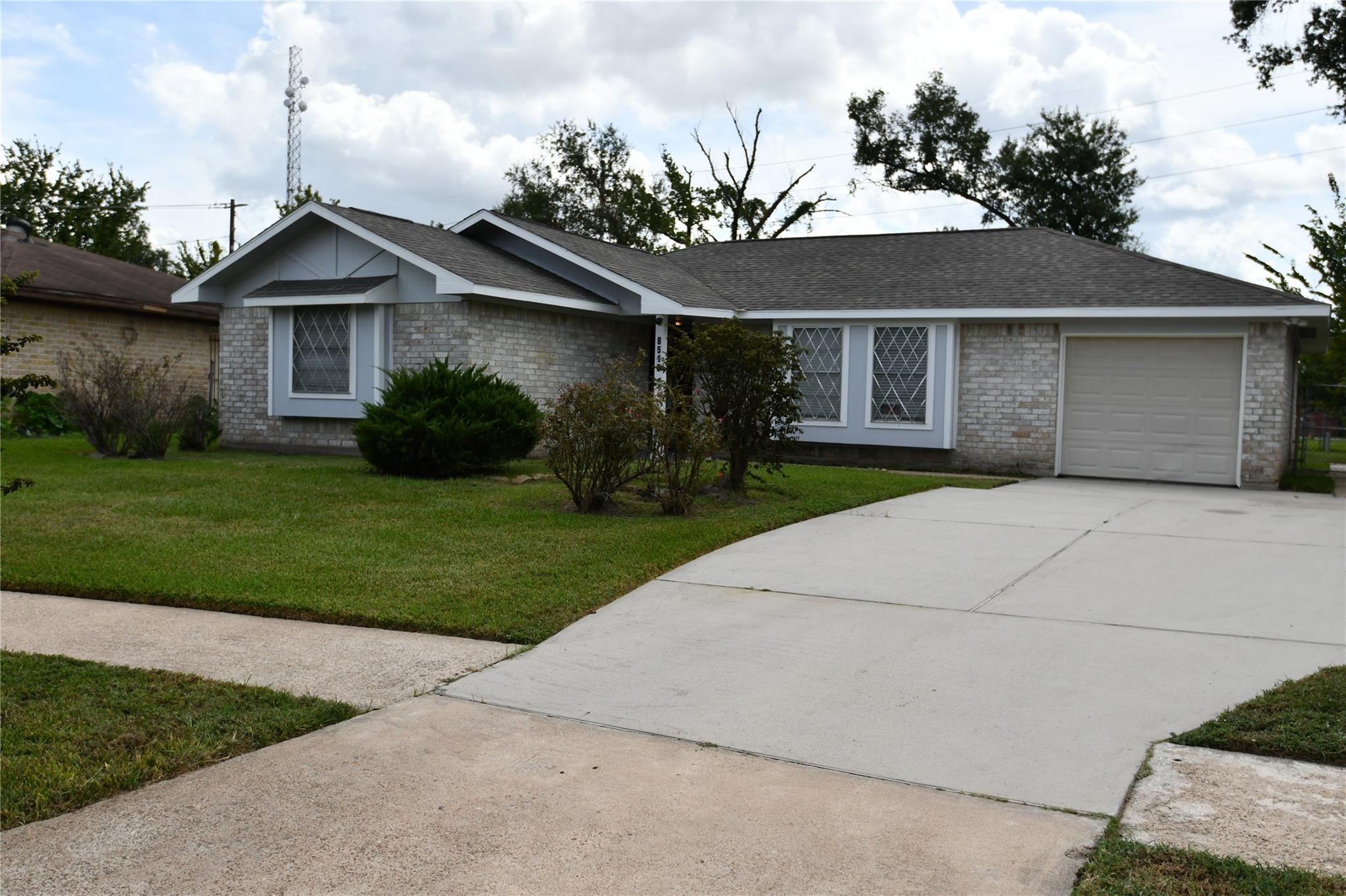 8518 Rinn Street — photo